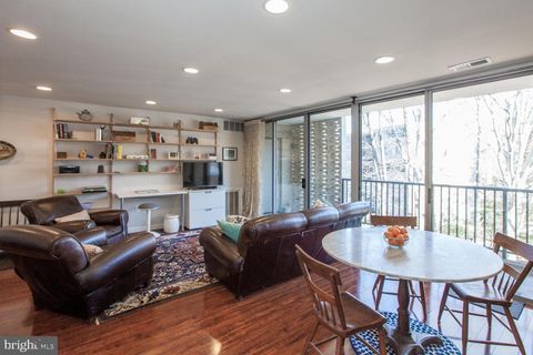 4415 BRIARWOOD COURT N 32 ANNANDALE VA 22003