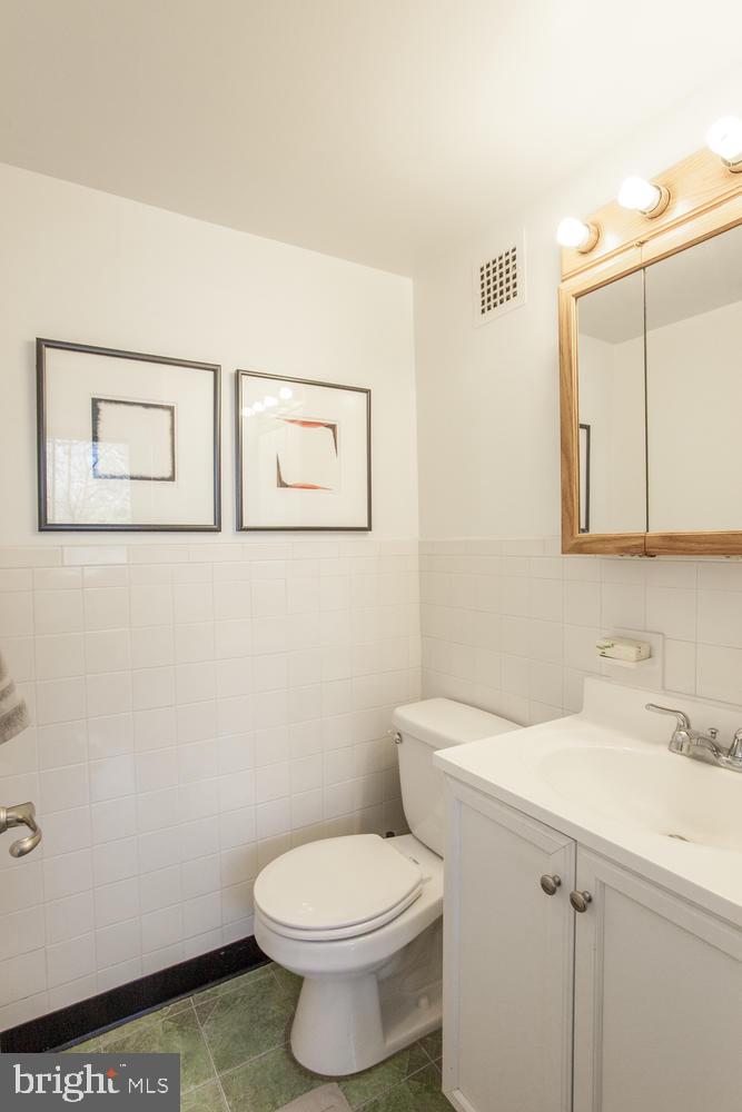 BRIARWOOD COURT - Residential