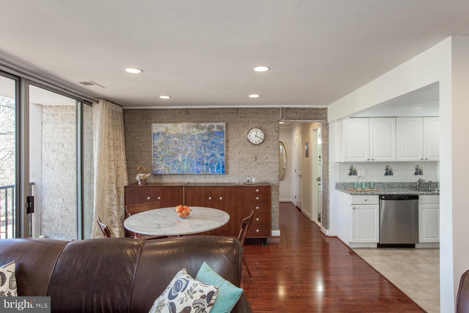 BRIARWOOD COURT - Residential