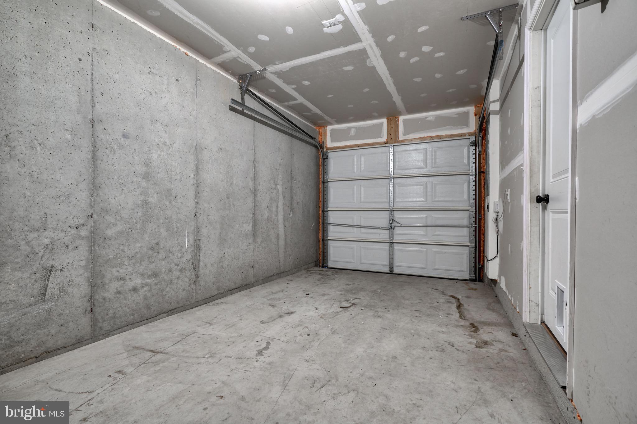 HOWARD SQUARE - Residential Lease