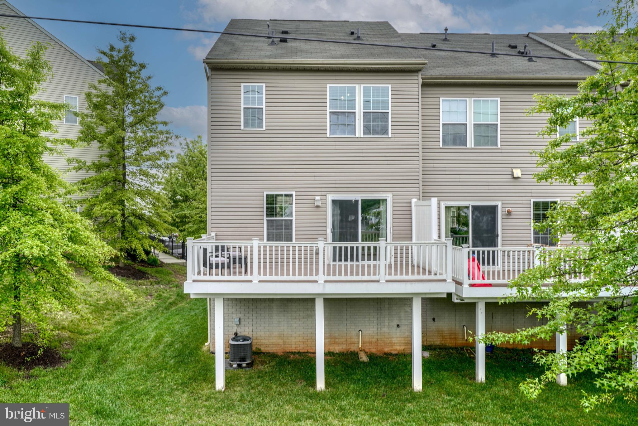 HOWARD SQUARE - Residential Lease