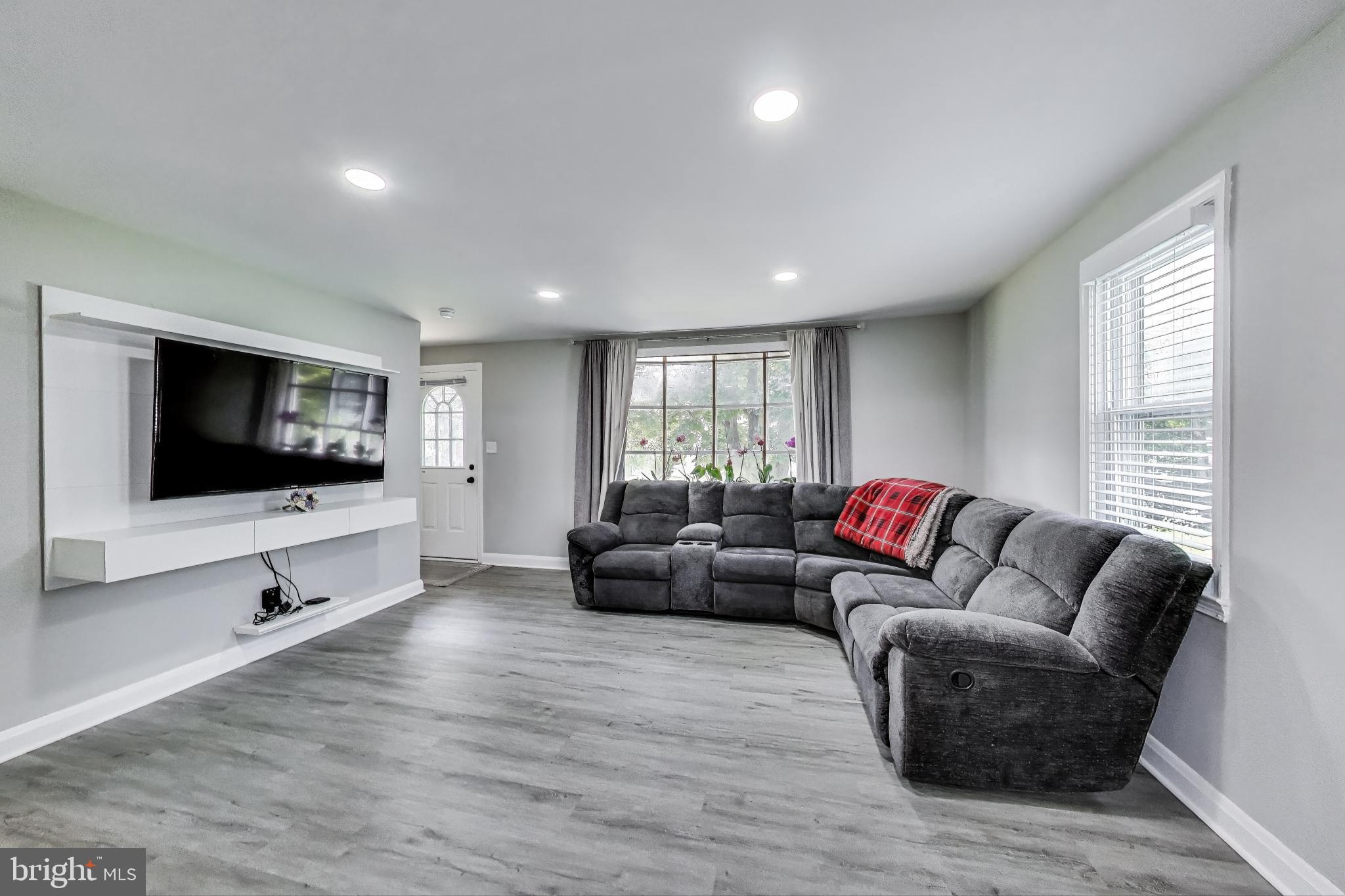 LOCHERN - Residential