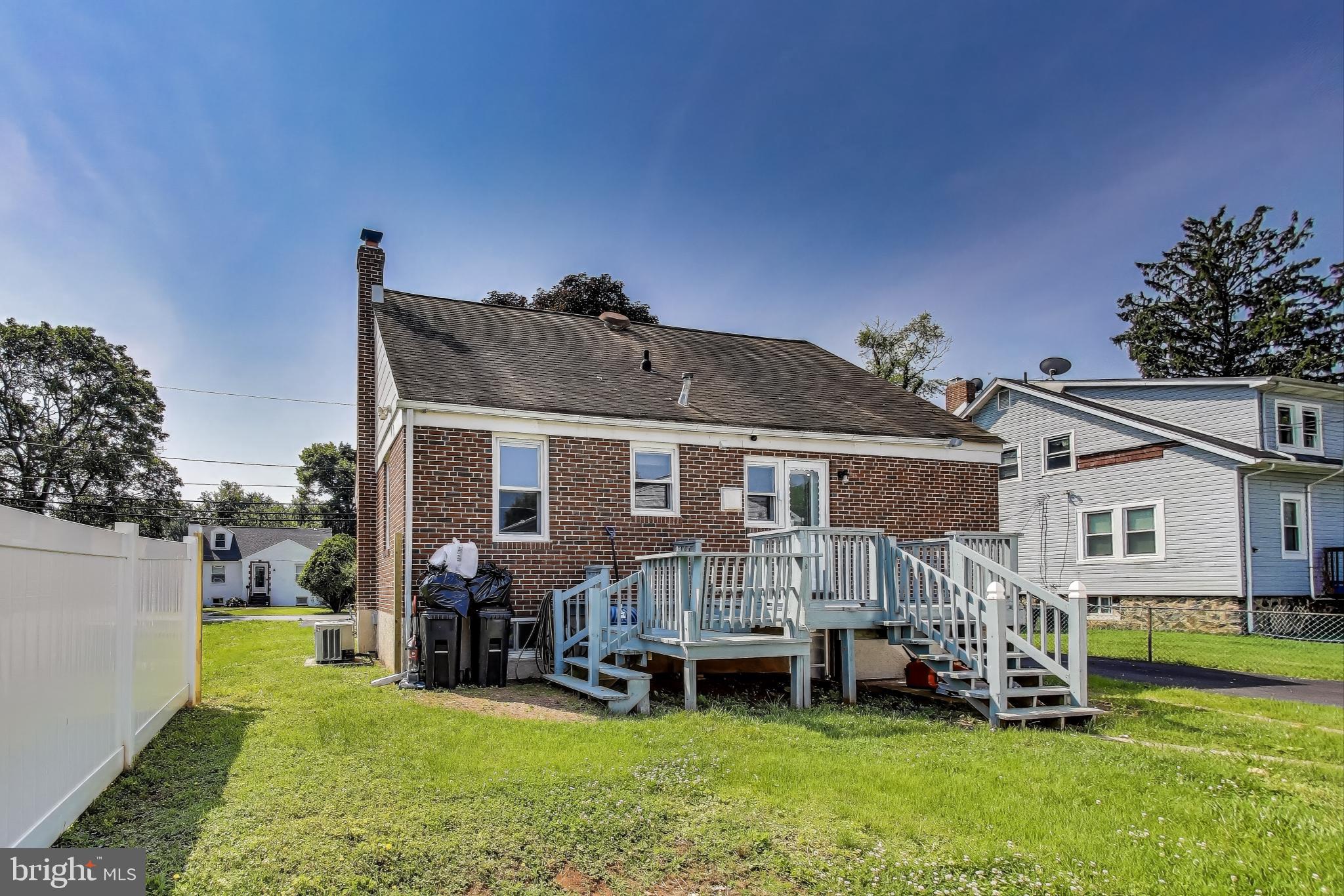 LOCHERN - Residential