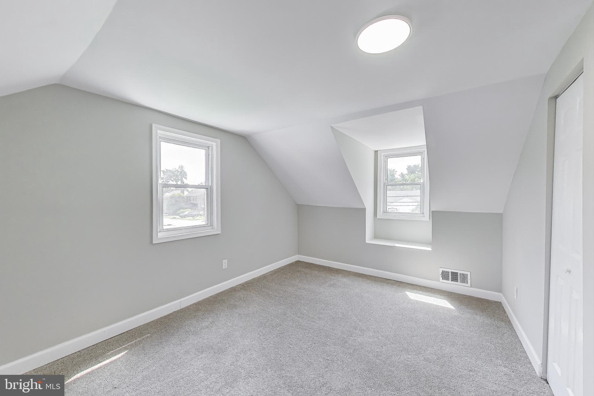 LOCHERN - Residential