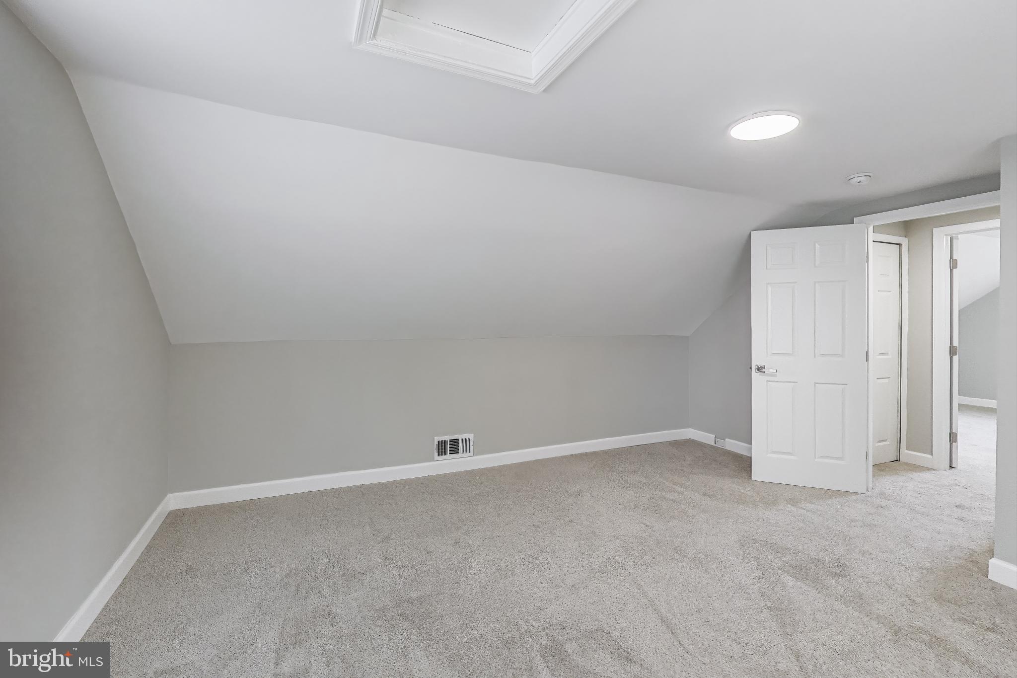 LOCHERN - Residential