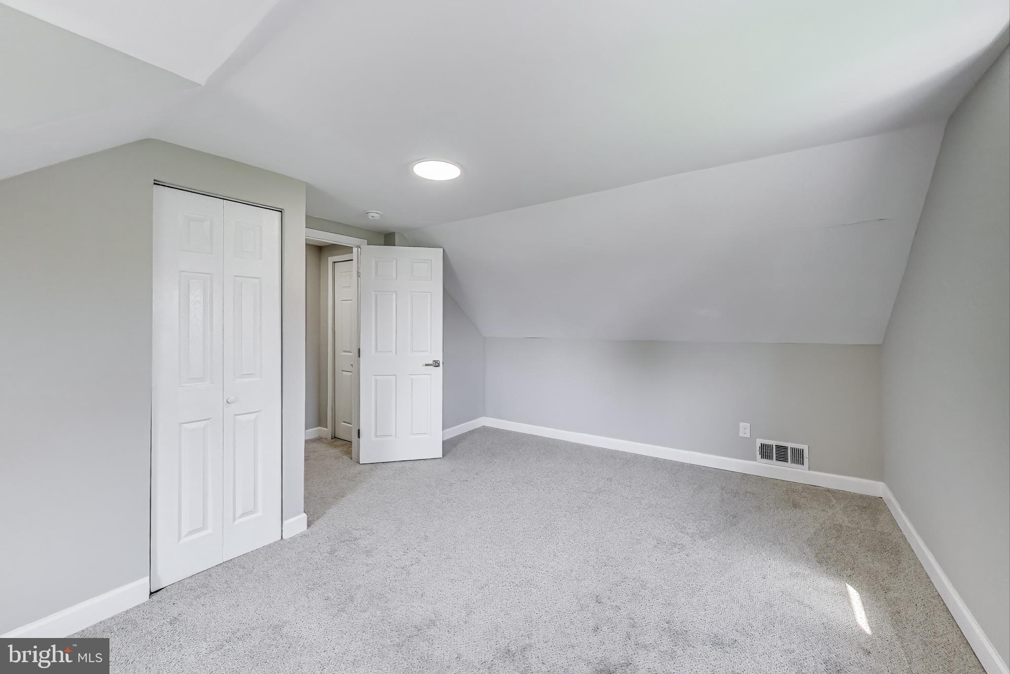 LOCHERN - Residential