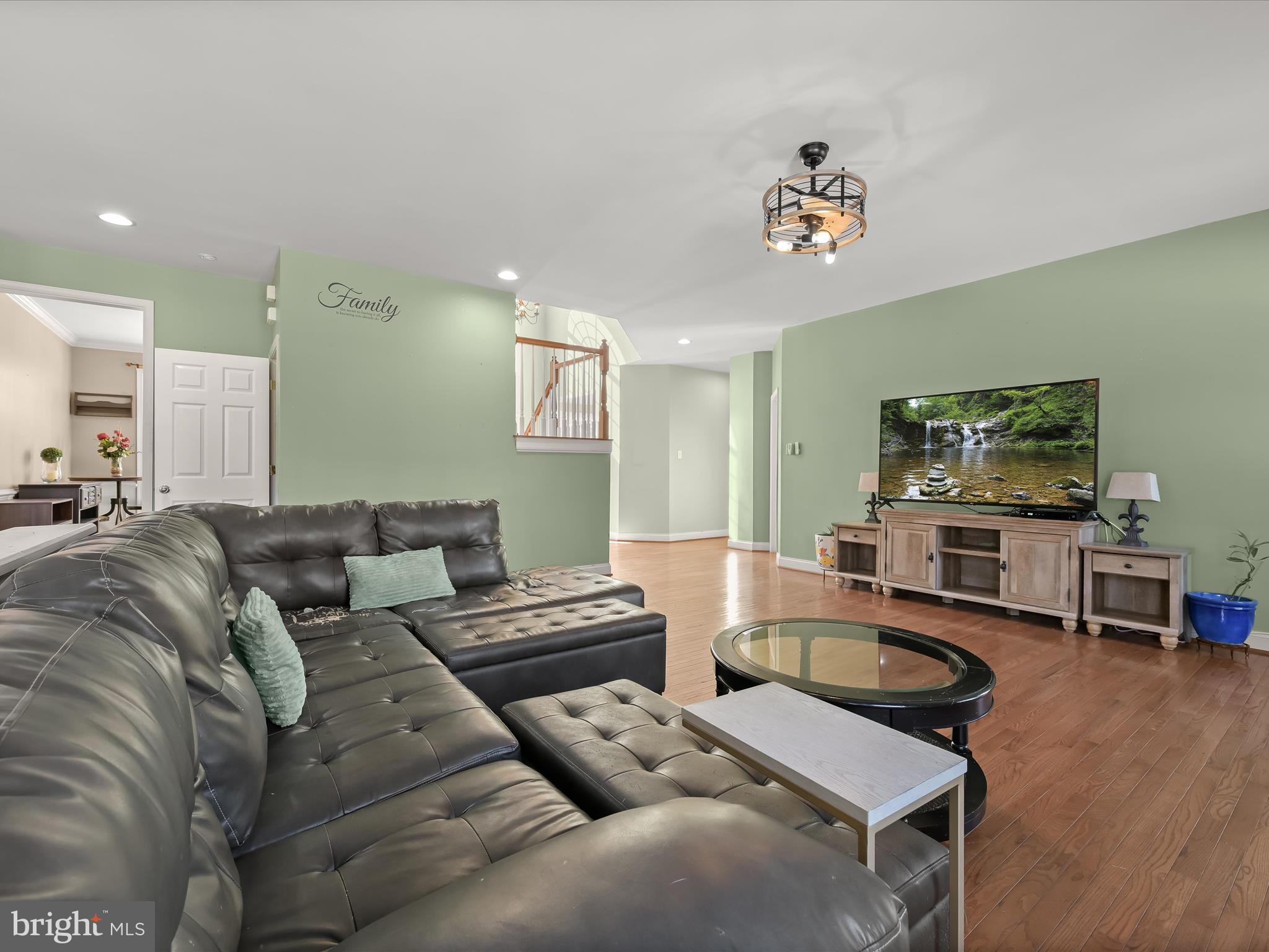 HUNGERFORD MANOR - Residential