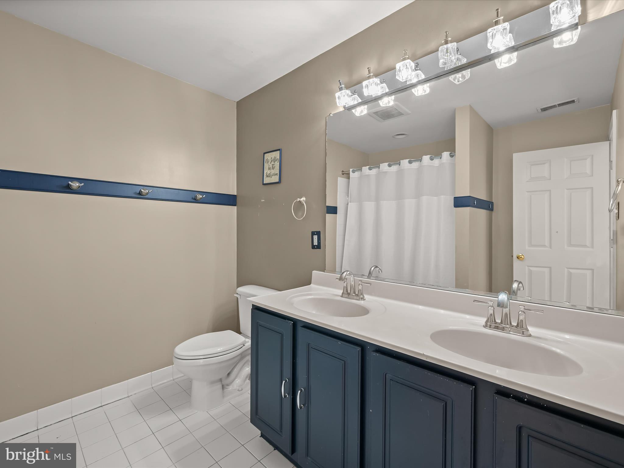 HUNGERFORD MANOR - Residential