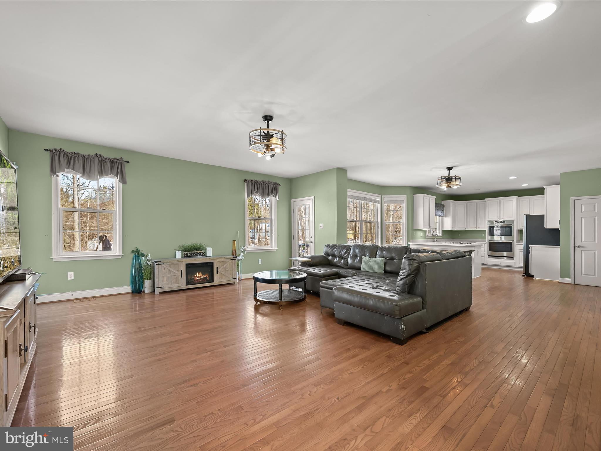 HUNGERFORD MANOR - Residential