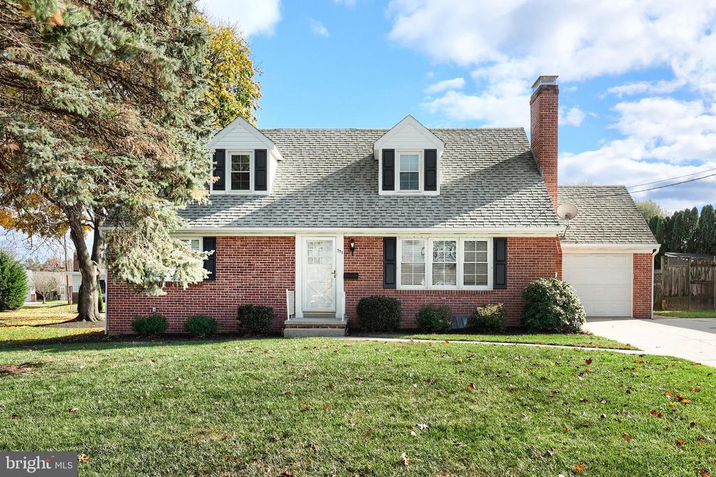 Photo of 333 Clearview Road, HANOVER, PA 17331 (MLS # PAYK2092870)
