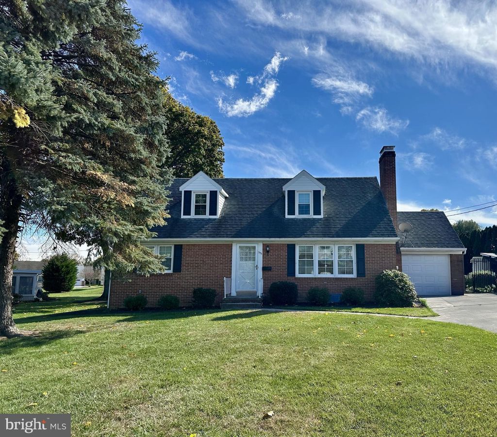 Photo of 333 Clearview Road, HANOVER, PA 17331 (MLS # PAYK2092870)