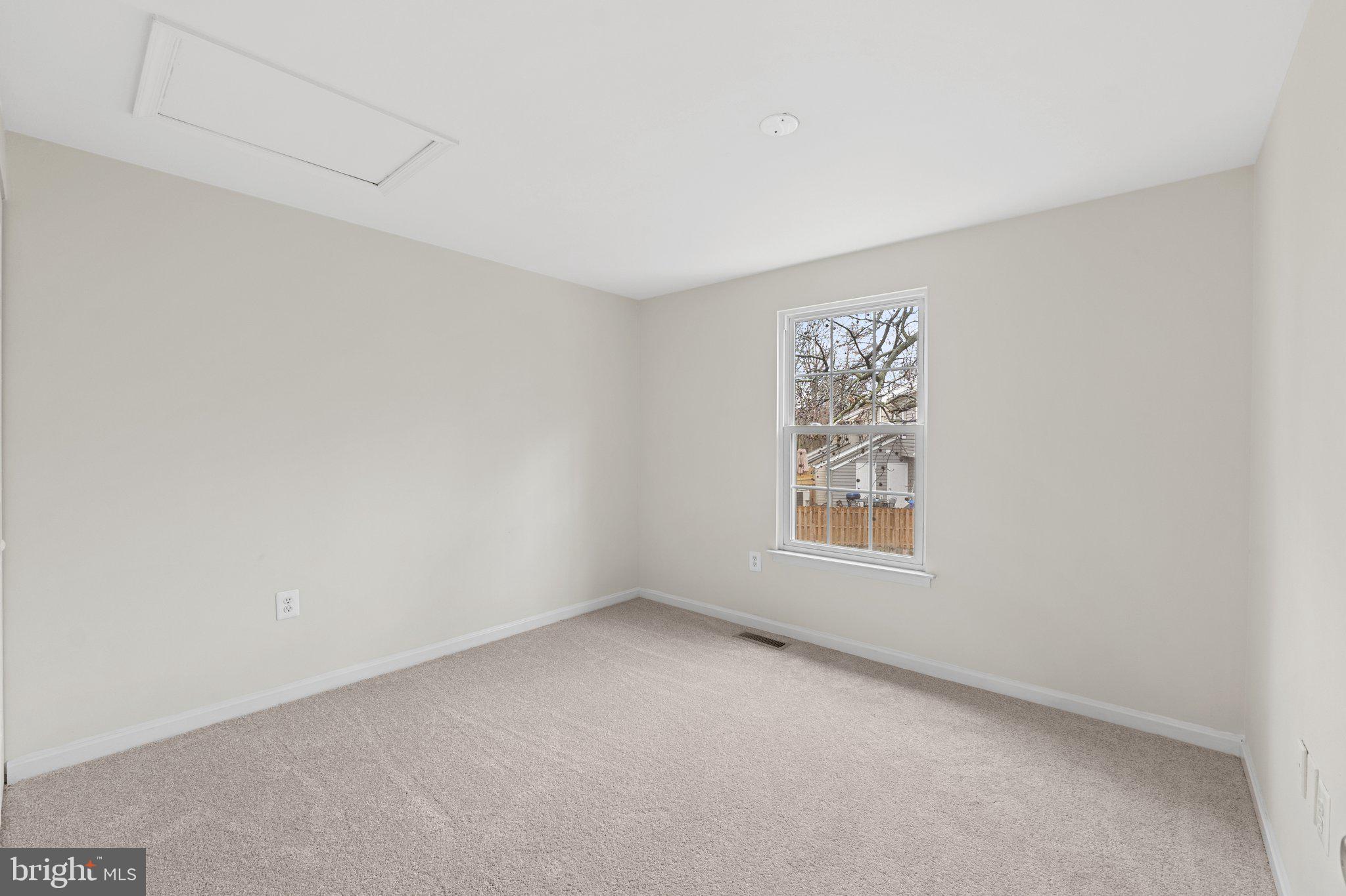 HUNTINGTON/SENTRY WOODS - Residential