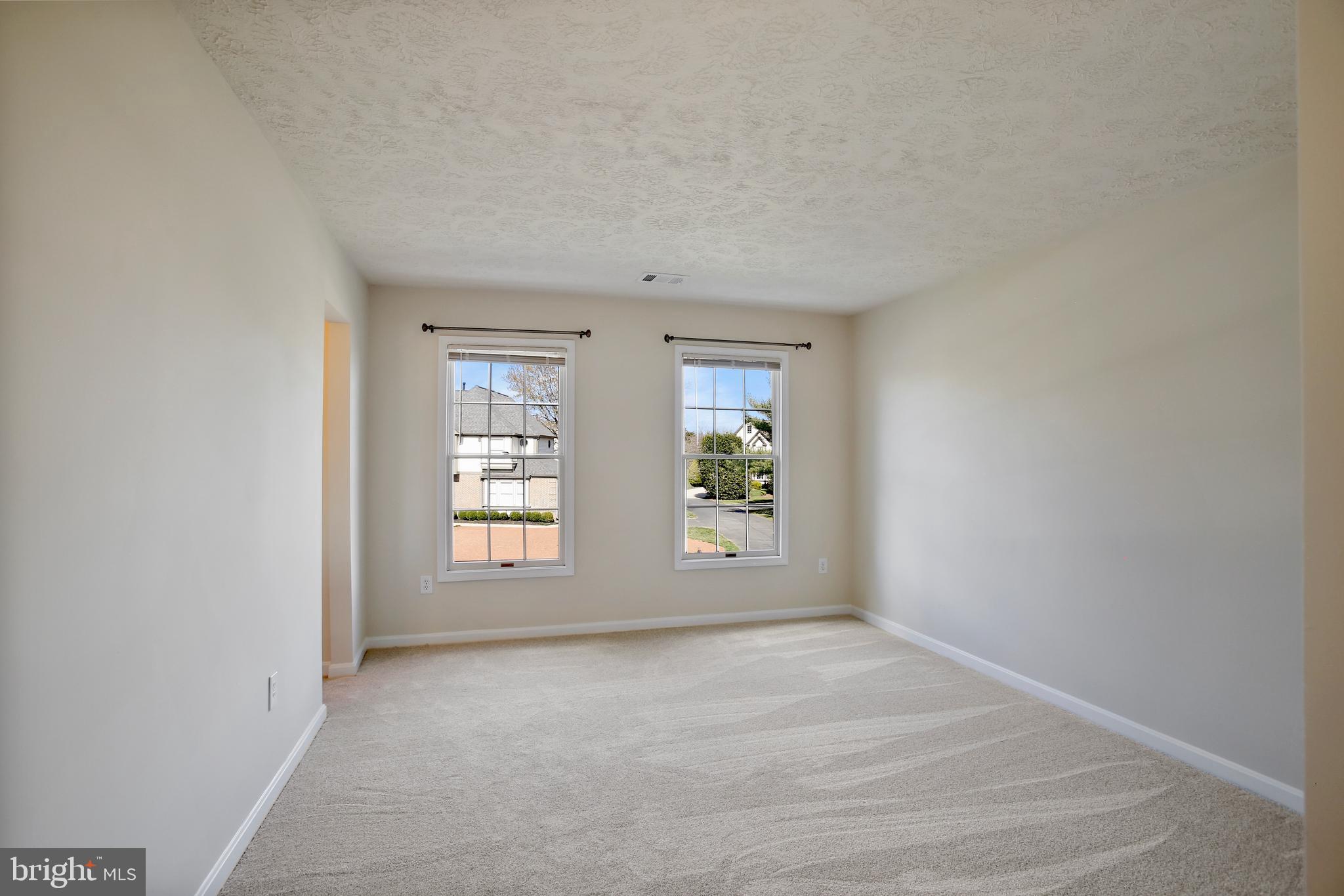 ASHBURN FARM - Residential