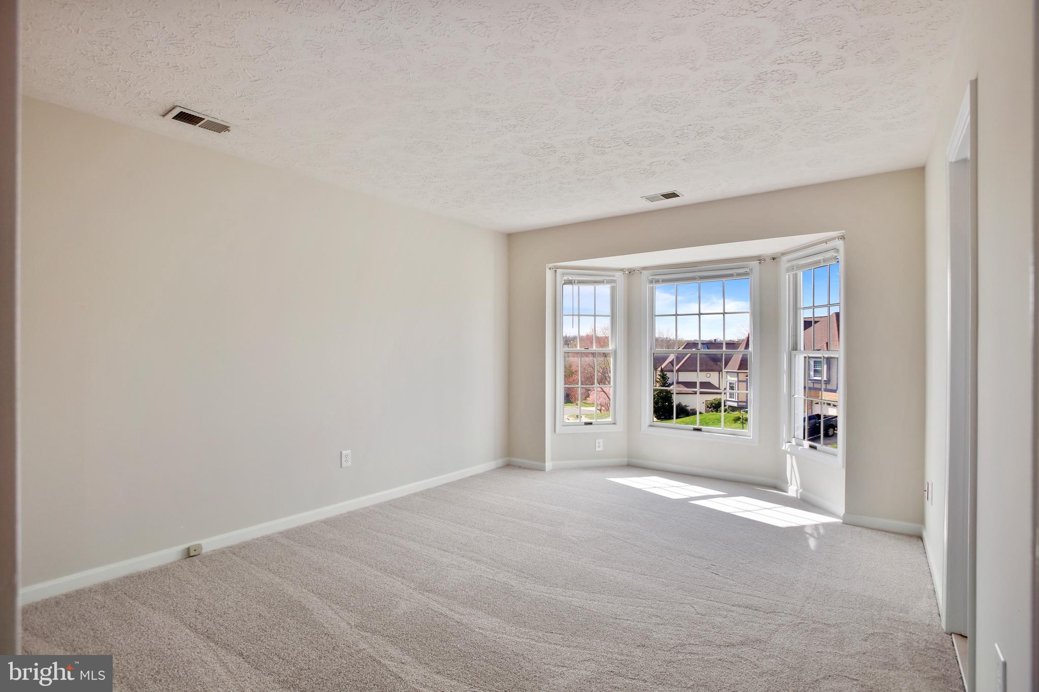 ASHBURN FARM - Residential