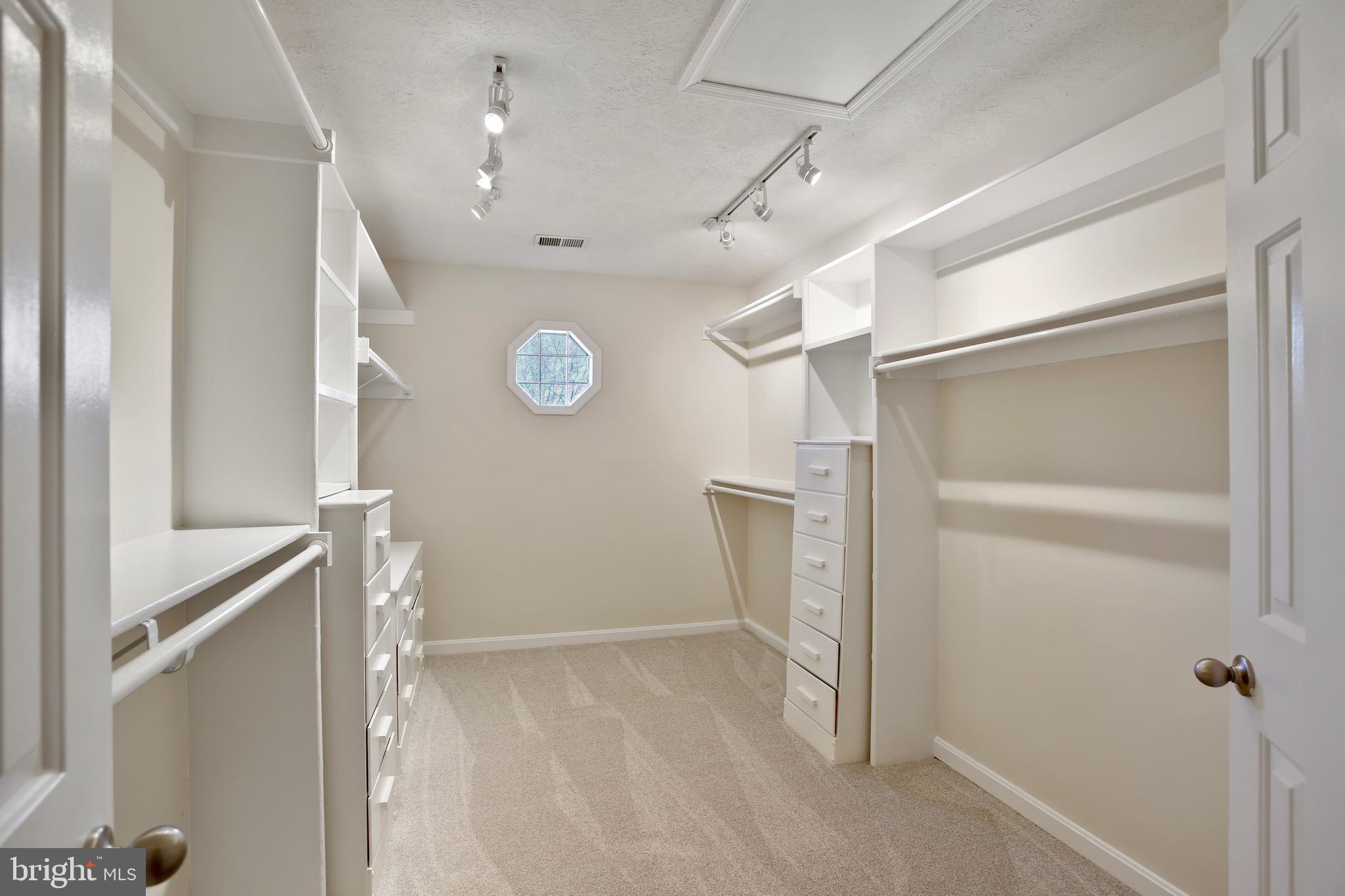 ASHBURN FARM - Residential