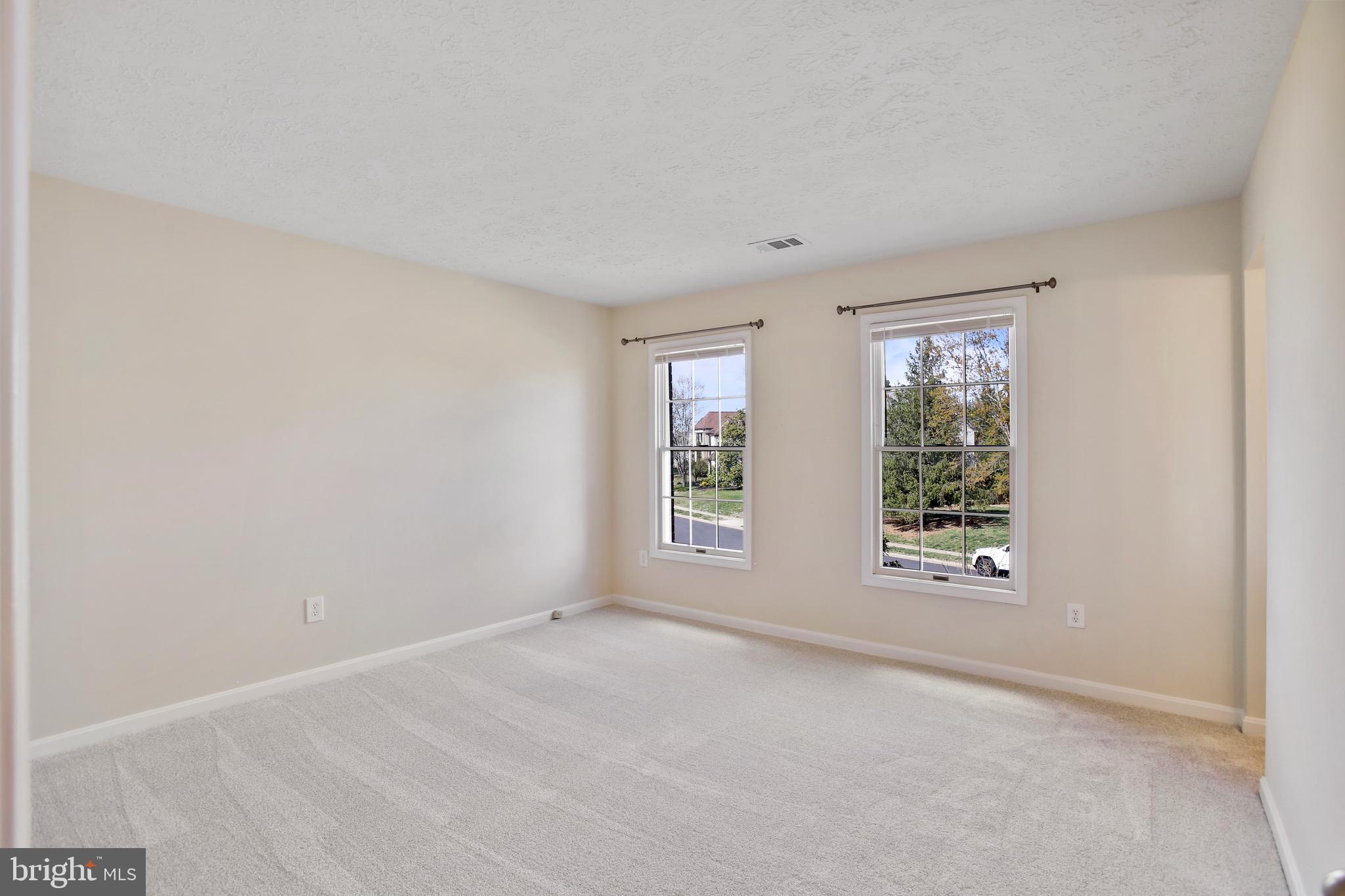 ASHBURN FARM - Residential