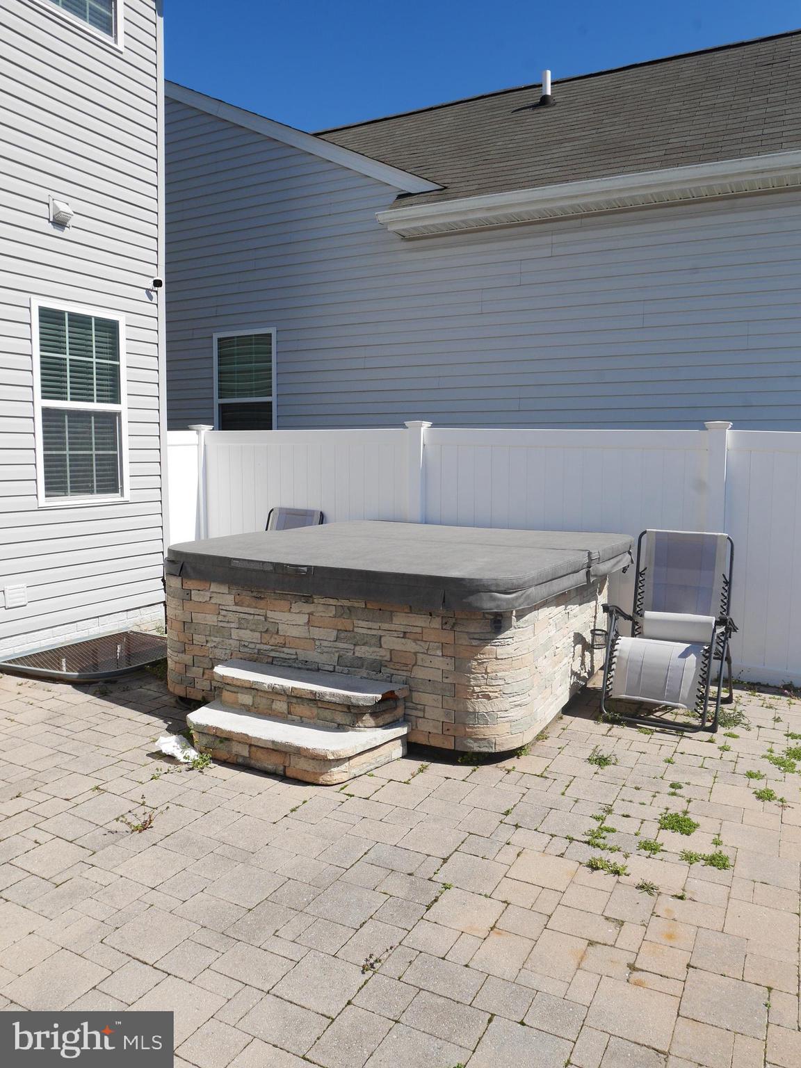 ASHBY COMMONS - Residential Lease