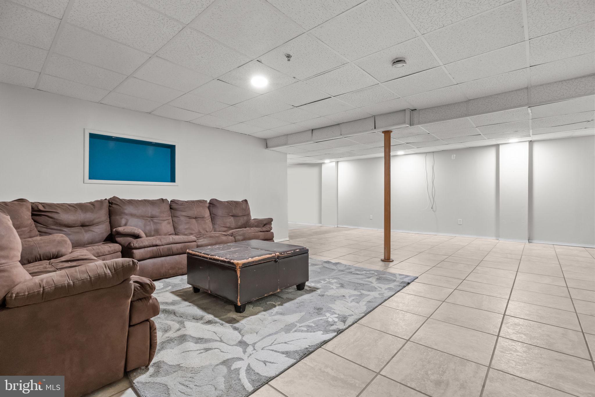 MAPLE KNOLL - Residential