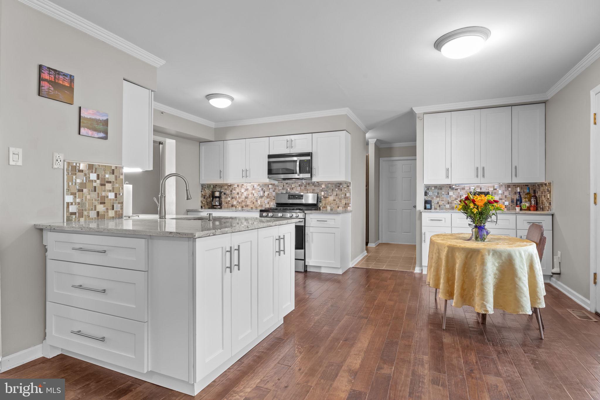 MAPLE KNOLL - Residential