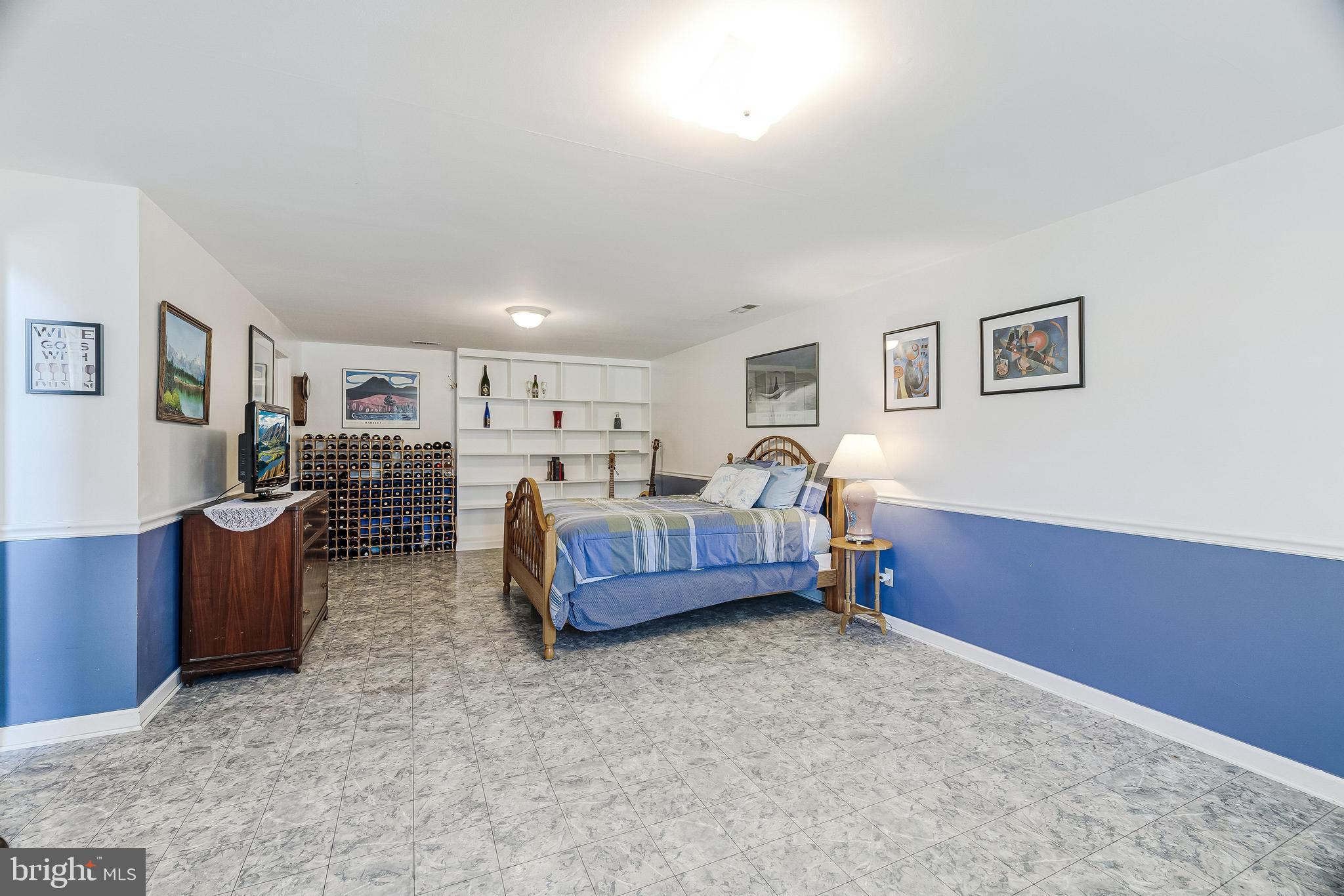 WILLIAMSBURG - Residential