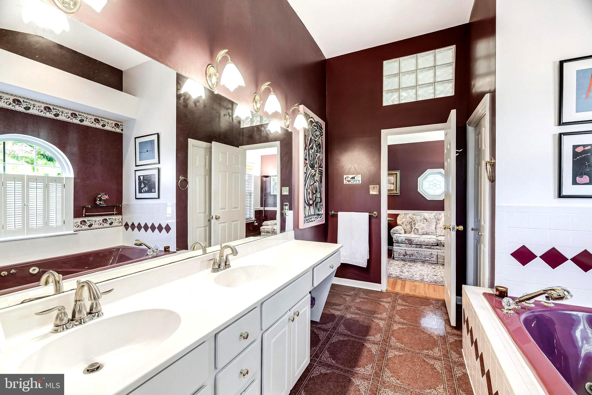 WILLIAMSBURG - Residential