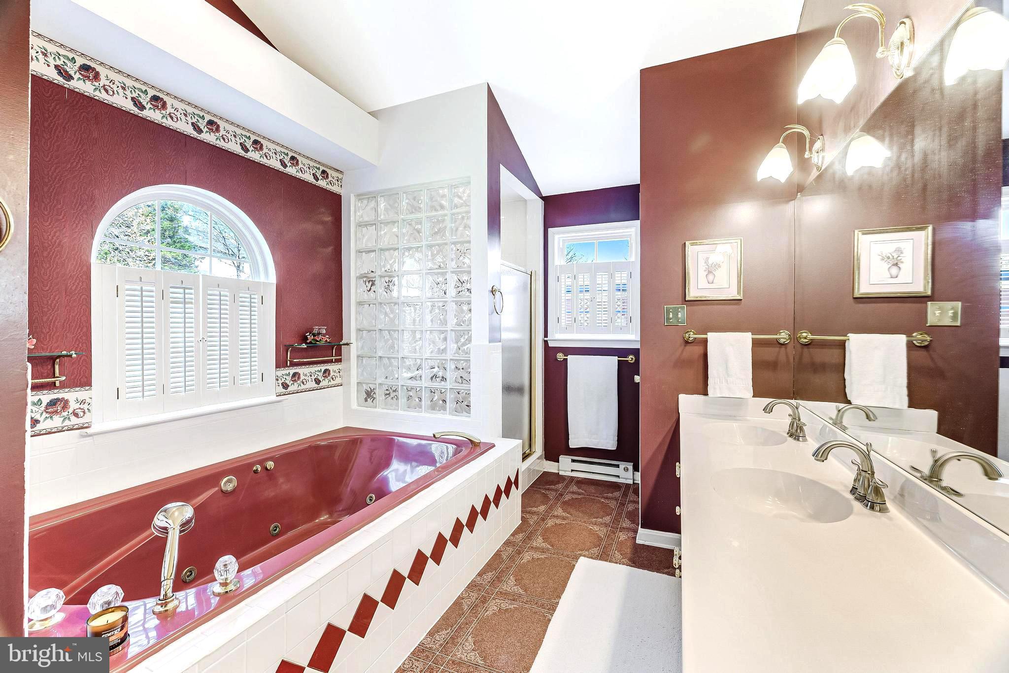 WILLIAMSBURG - Residential