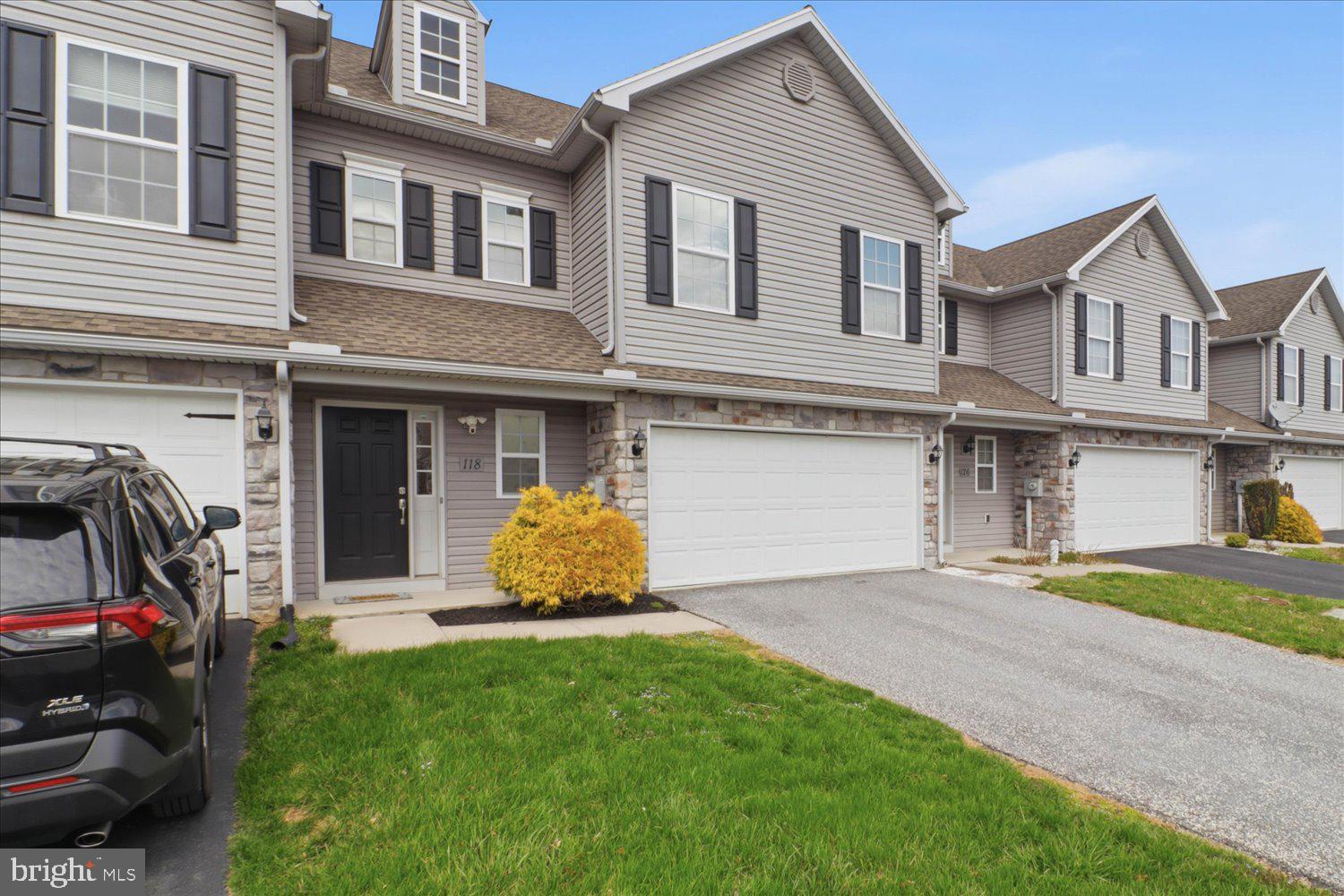 MACINTOSH CROSSING - Residential