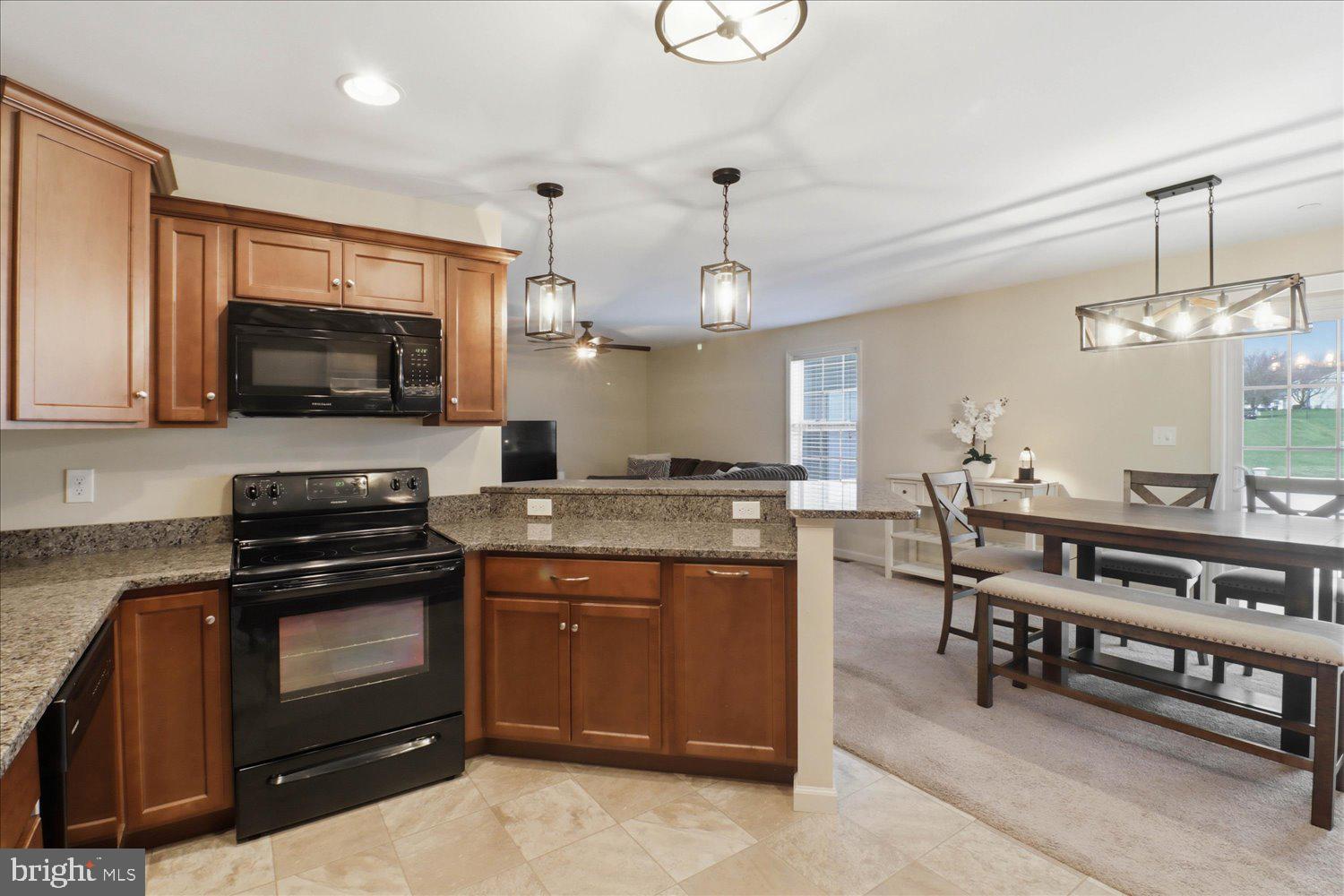 MACINTOSH CROSSING - Residential