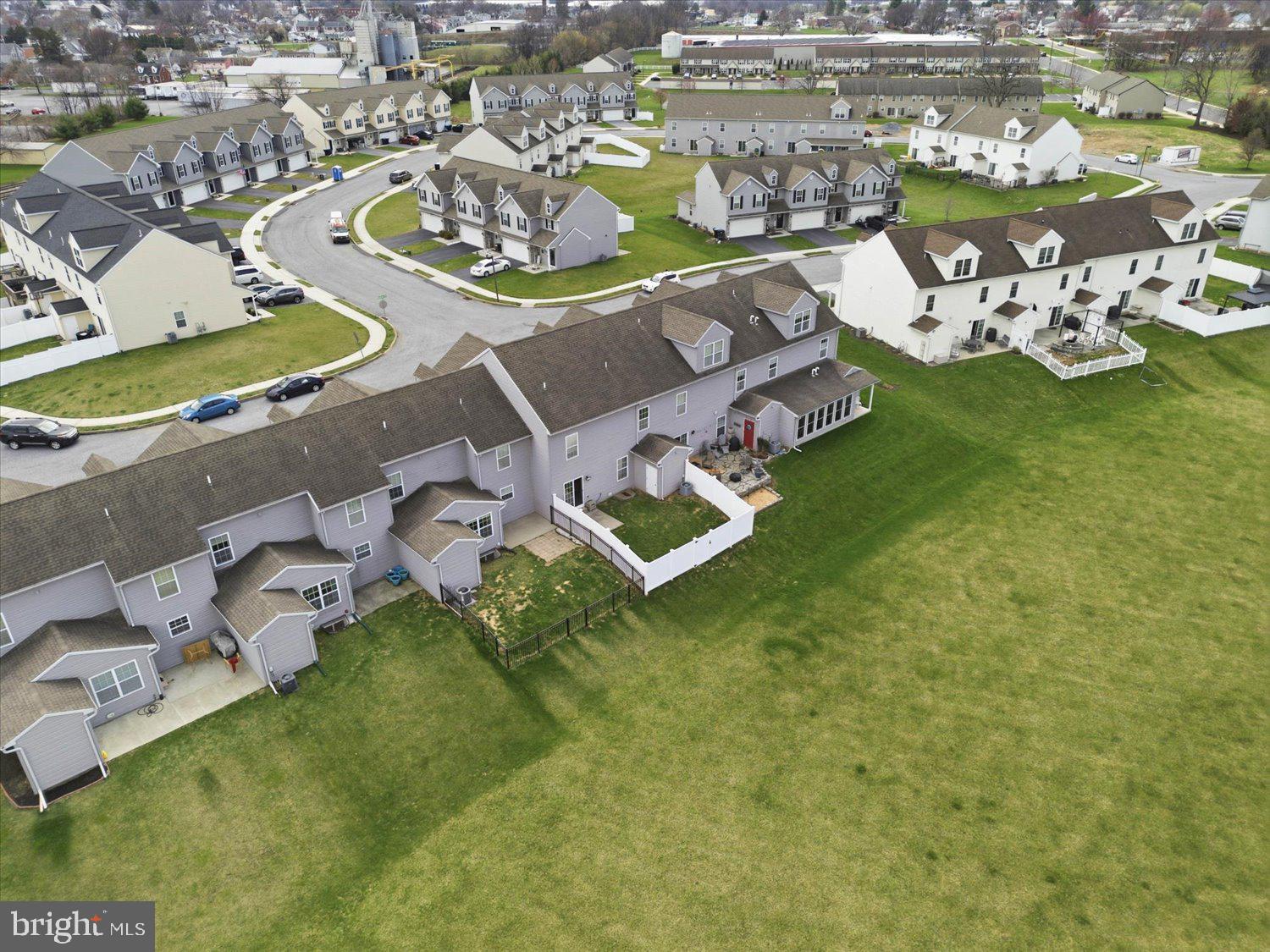 MACINTOSH CROSSING - Residential