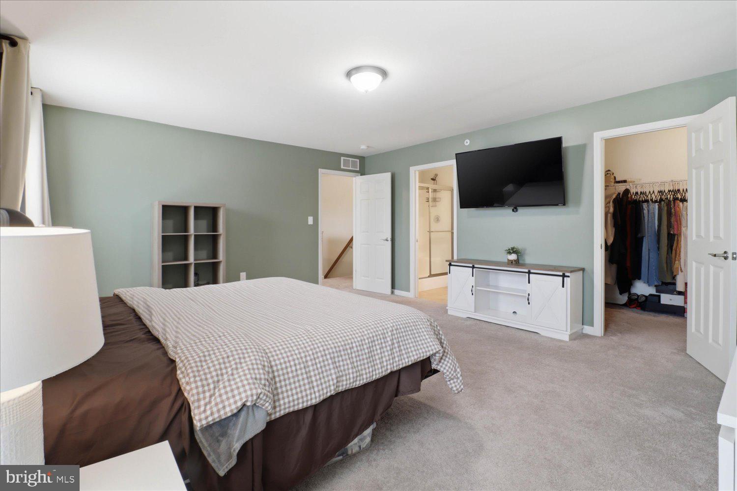 MACINTOSH CROSSING - Residential