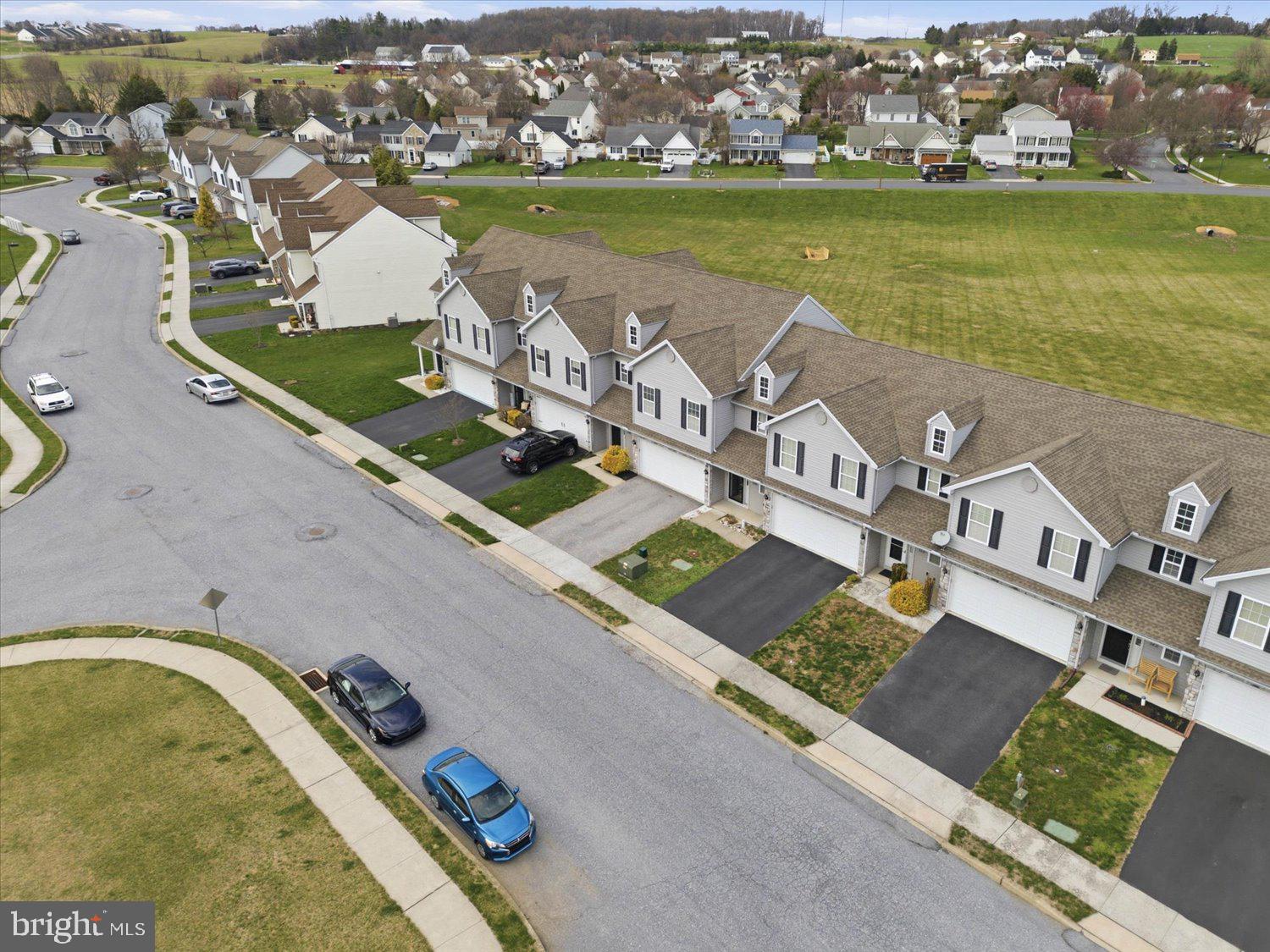 MACINTOSH CROSSING - Residential