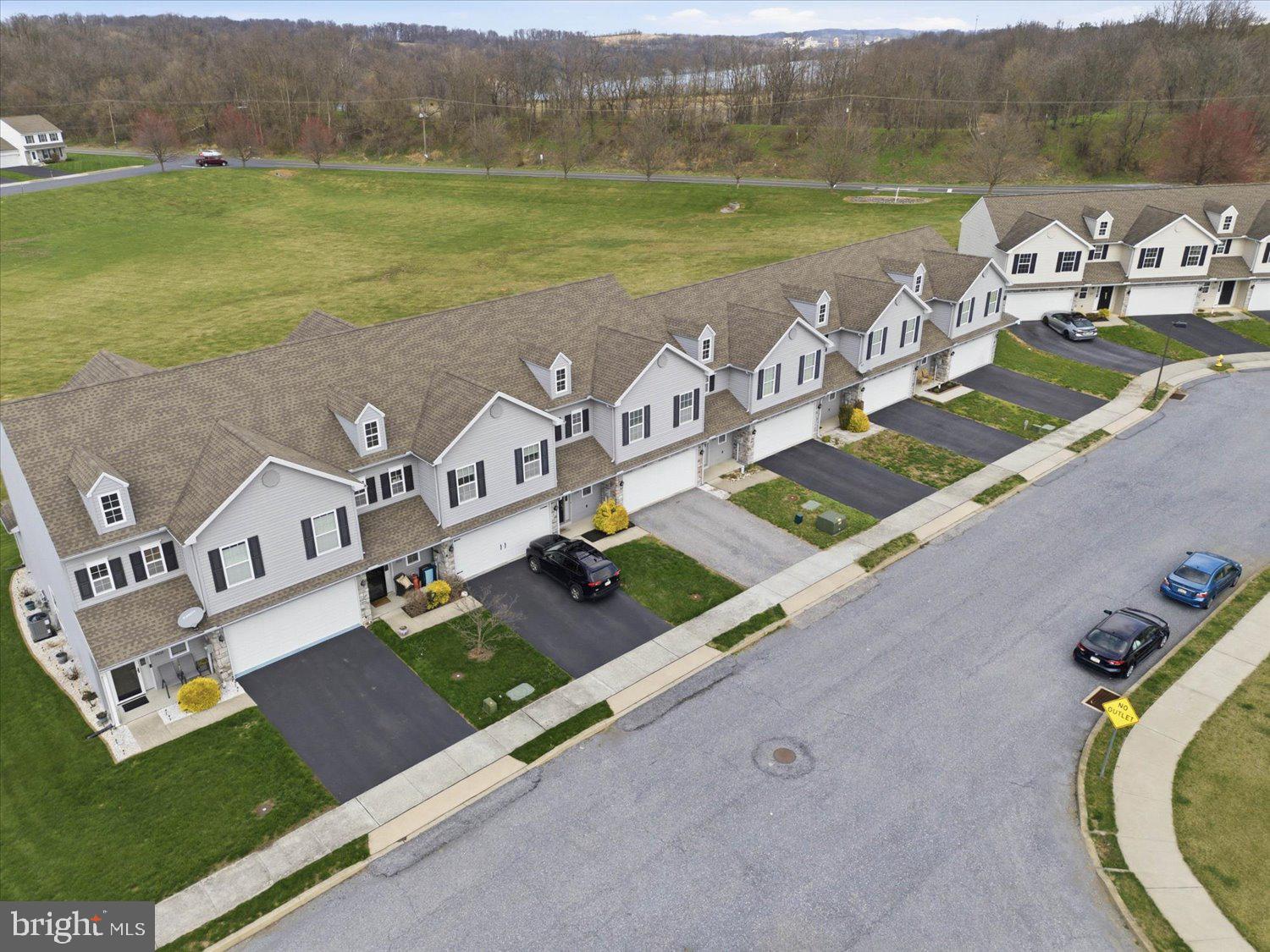 MACINTOSH CROSSING - Residential