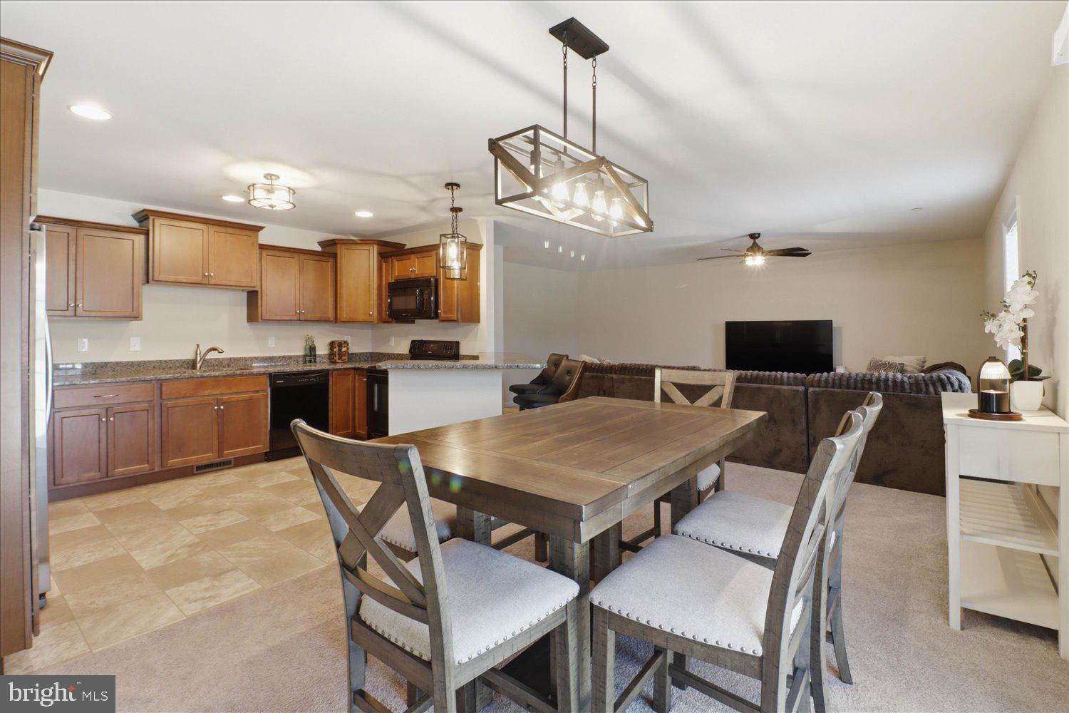 MACINTOSH CROSSING - Residential