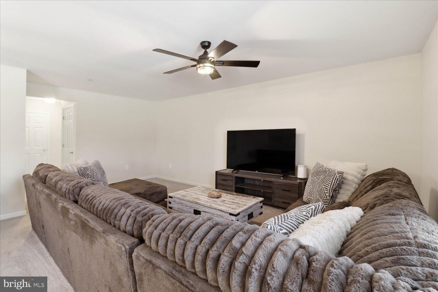 MACINTOSH CROSSING - Residential