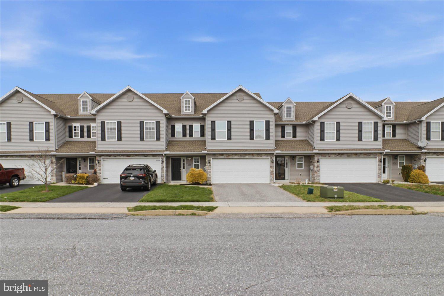 MACINTOSH CROSSING - Residential