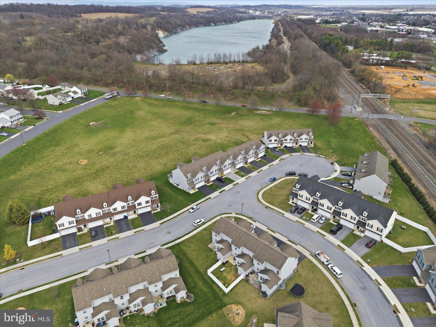 MACINTOSH CROSSING - Residential