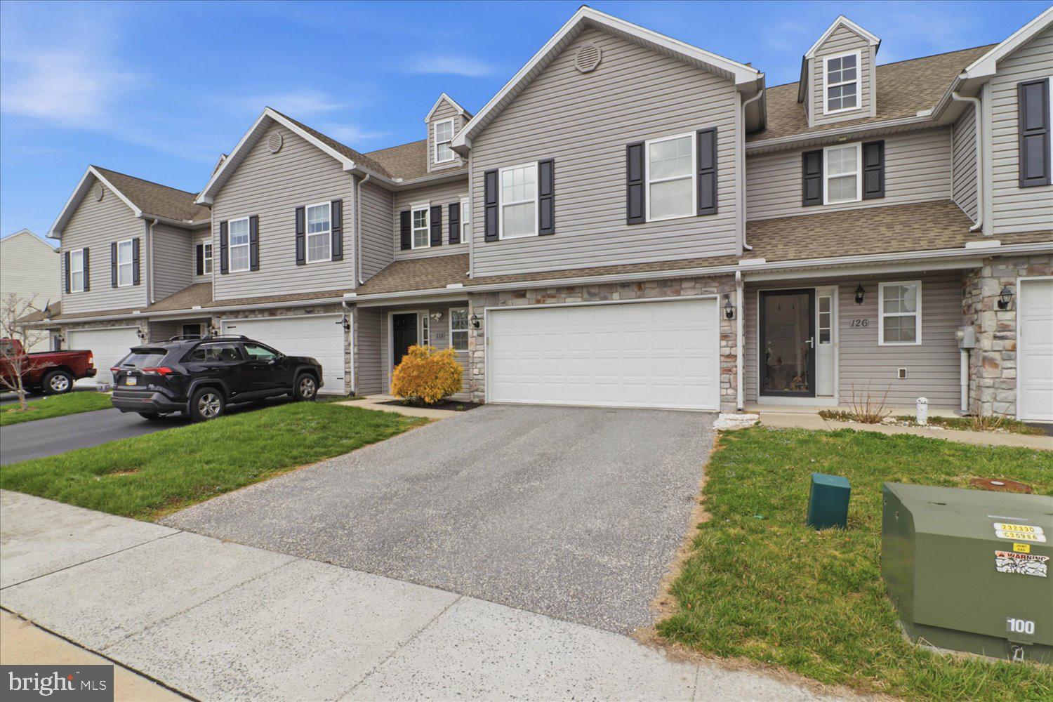 MACINTOSH CROSSING - Residential