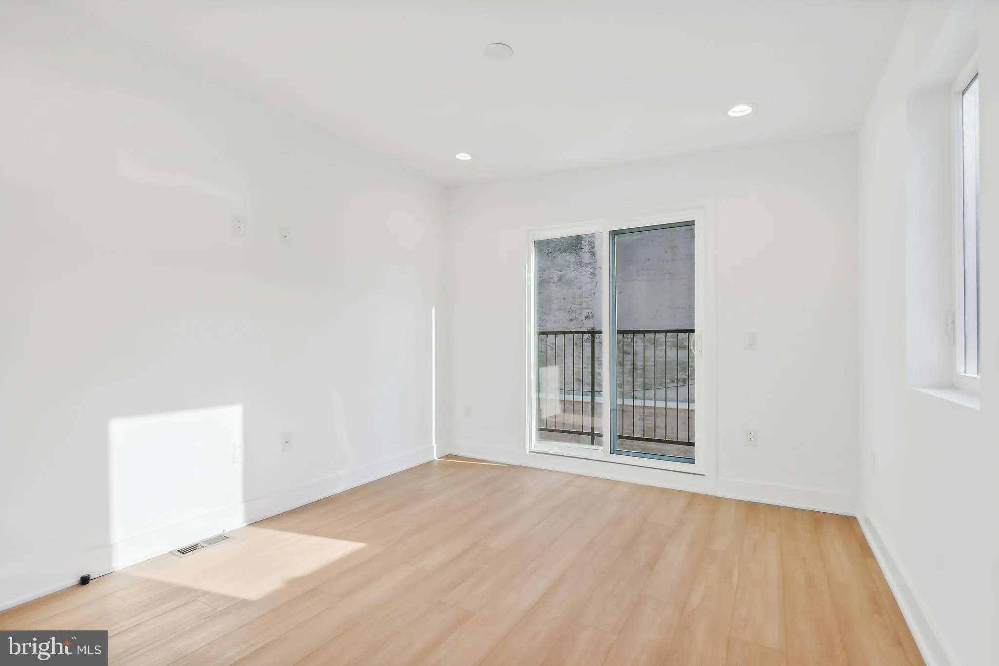 Philadelphia, Pennsylvania 19125, United States, 2 Bedrooms Bedrooms, ,2 BathroomsBathrooms,Residential,Active,36149
