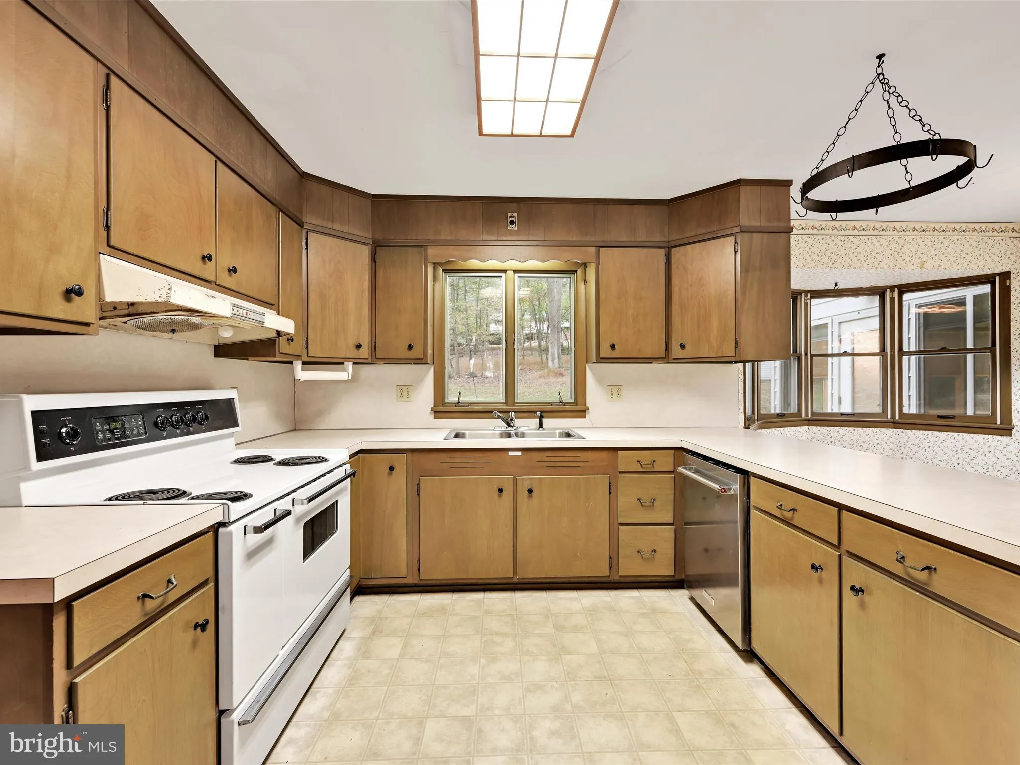 Orwigsburg, Pennsylvania 17961, United States, 4 Bedrooms Bedrooms, ,3 BathroomsBathrooms,Residential,Pending,228427