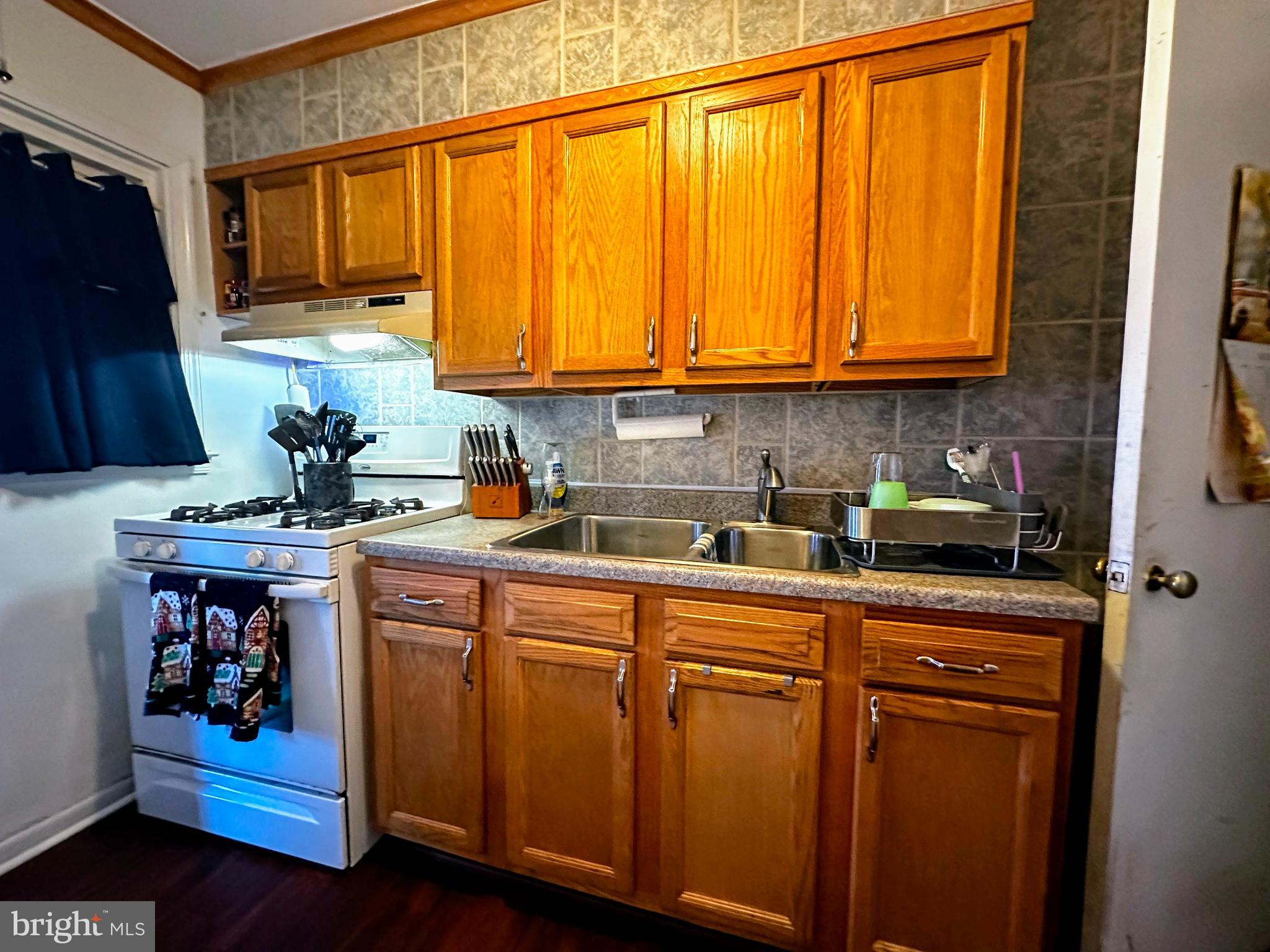 GRAY MANOR - Residential