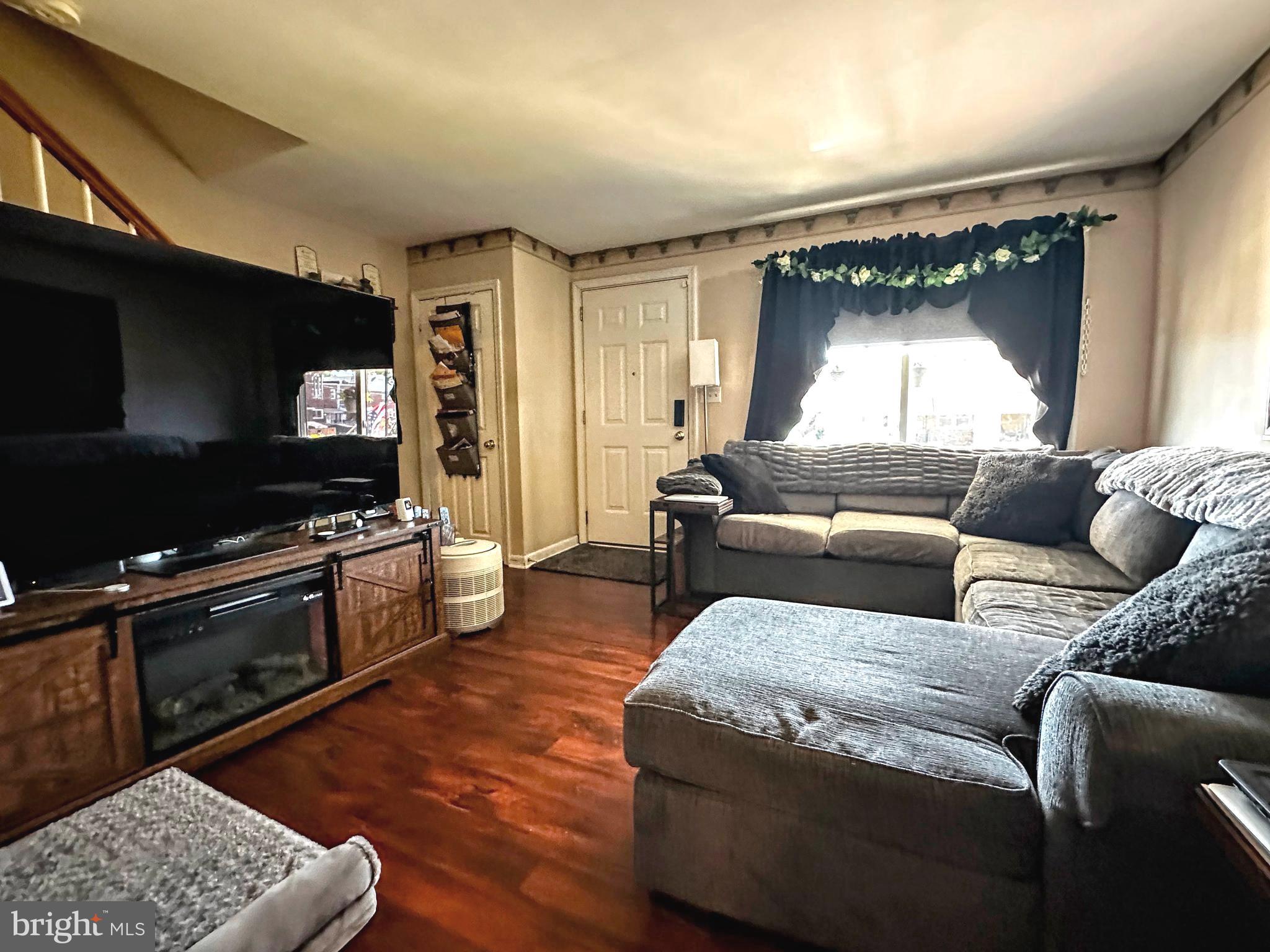 GRAY MANOR - Residential