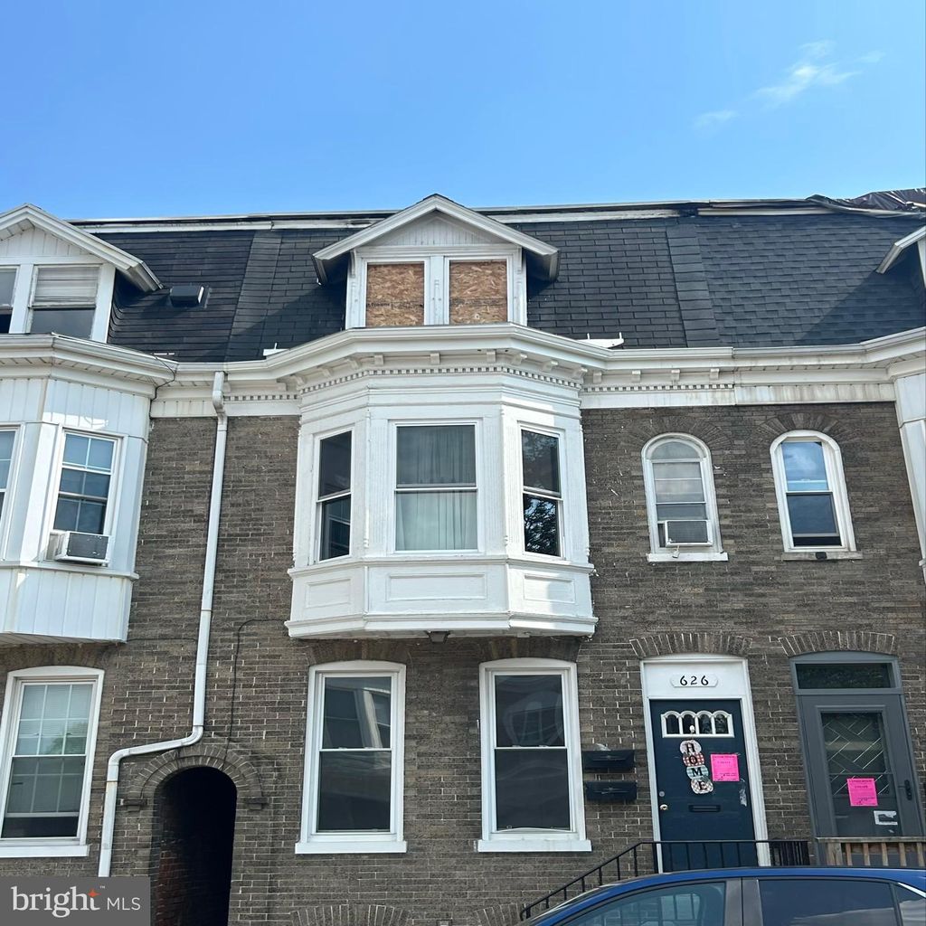 Photo of 626 Chestnut Street, YORK, PA 17403 (MLS # PAYK2097192)