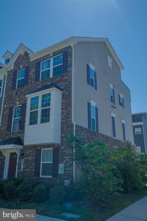 Townhouse For Rent - 8210 Goldstone Court<br/> HYATTSVILLE, MD 20785