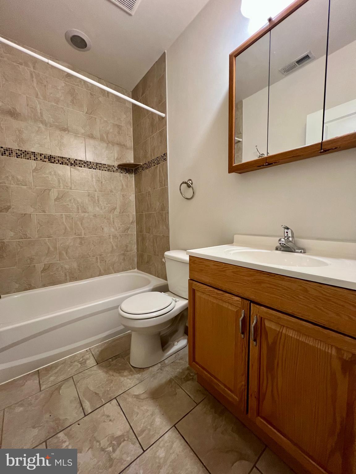 TEMPLE UNIVERSITY - Residential Lease