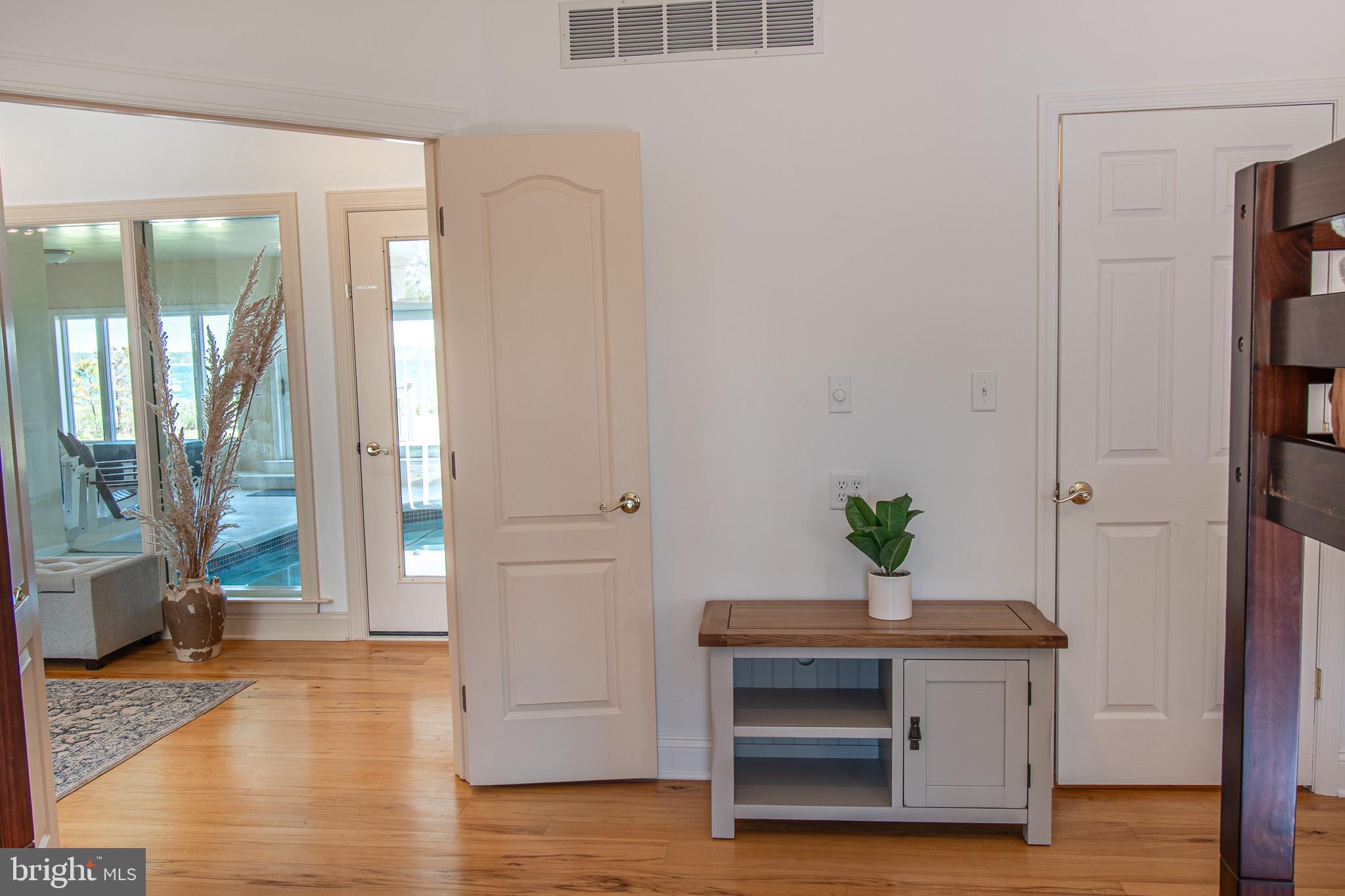 MCKEIL POINTE - Residential