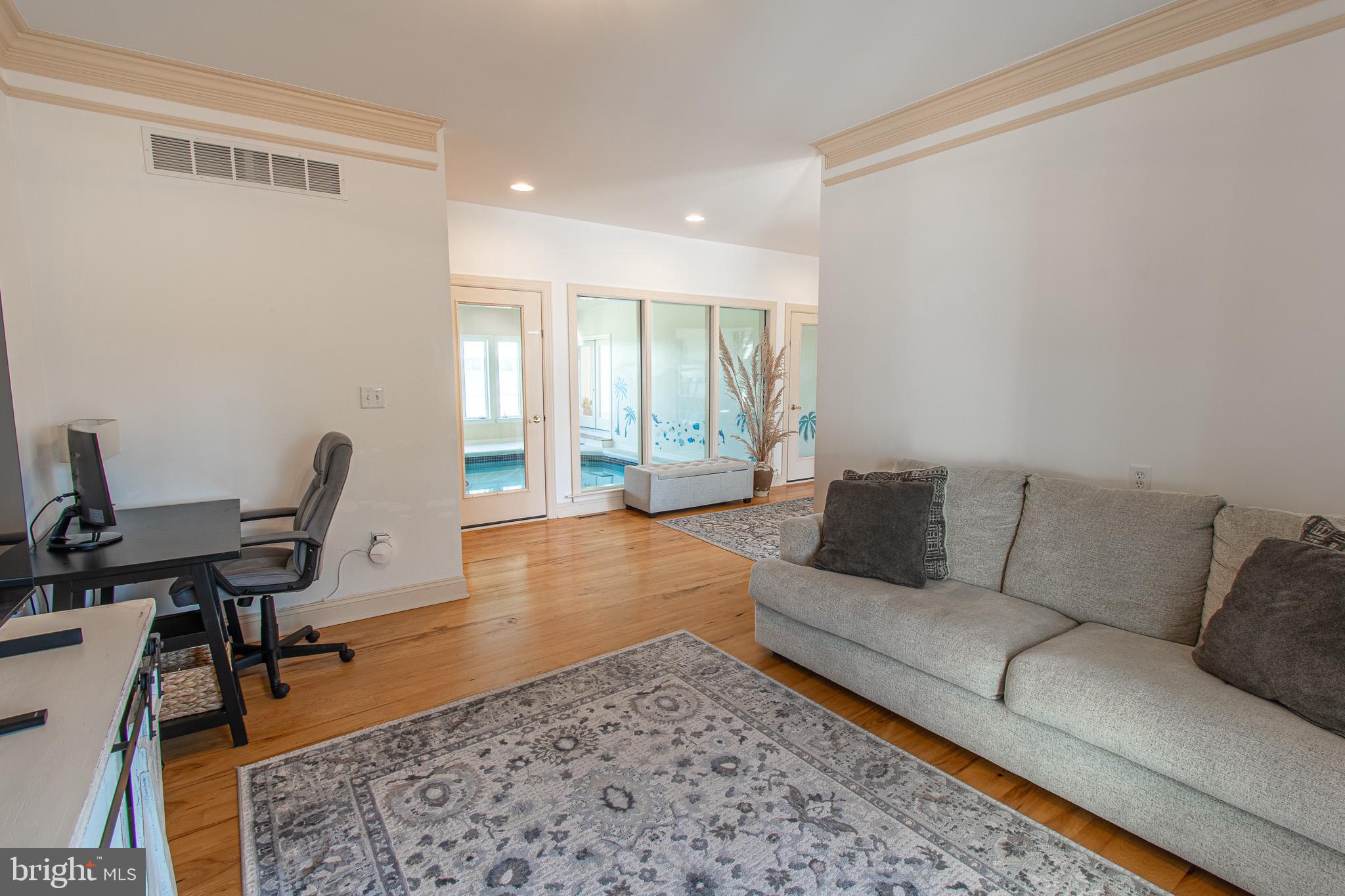 MCKEIL POINTE - Residential