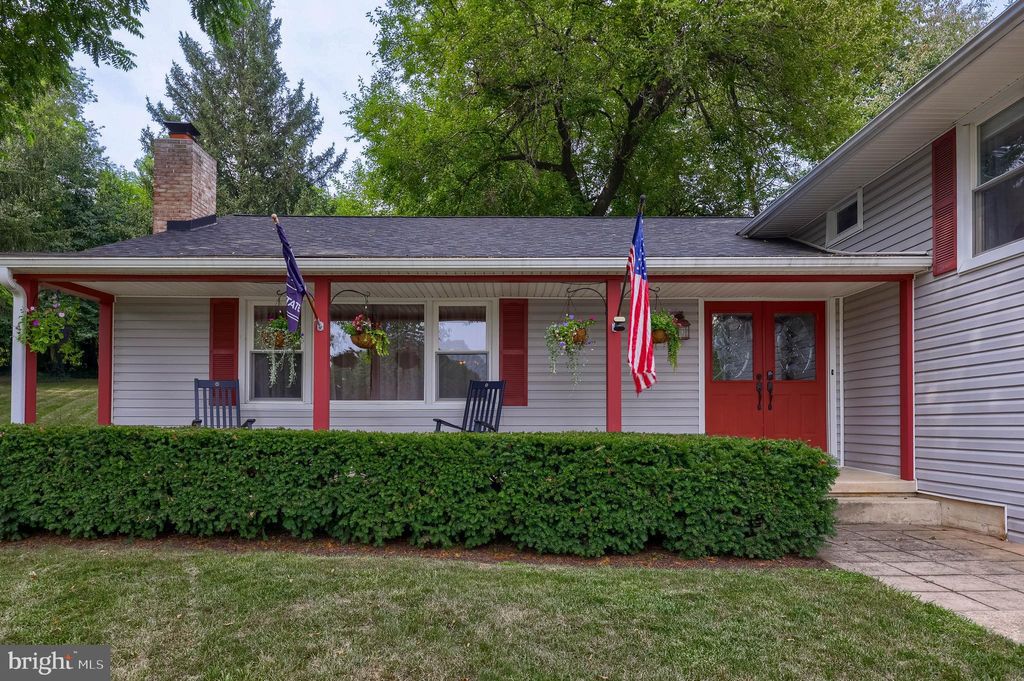 Photo of 109 Lyle Circle, YORK, PA 17403 (MLS # PAYK2089564)