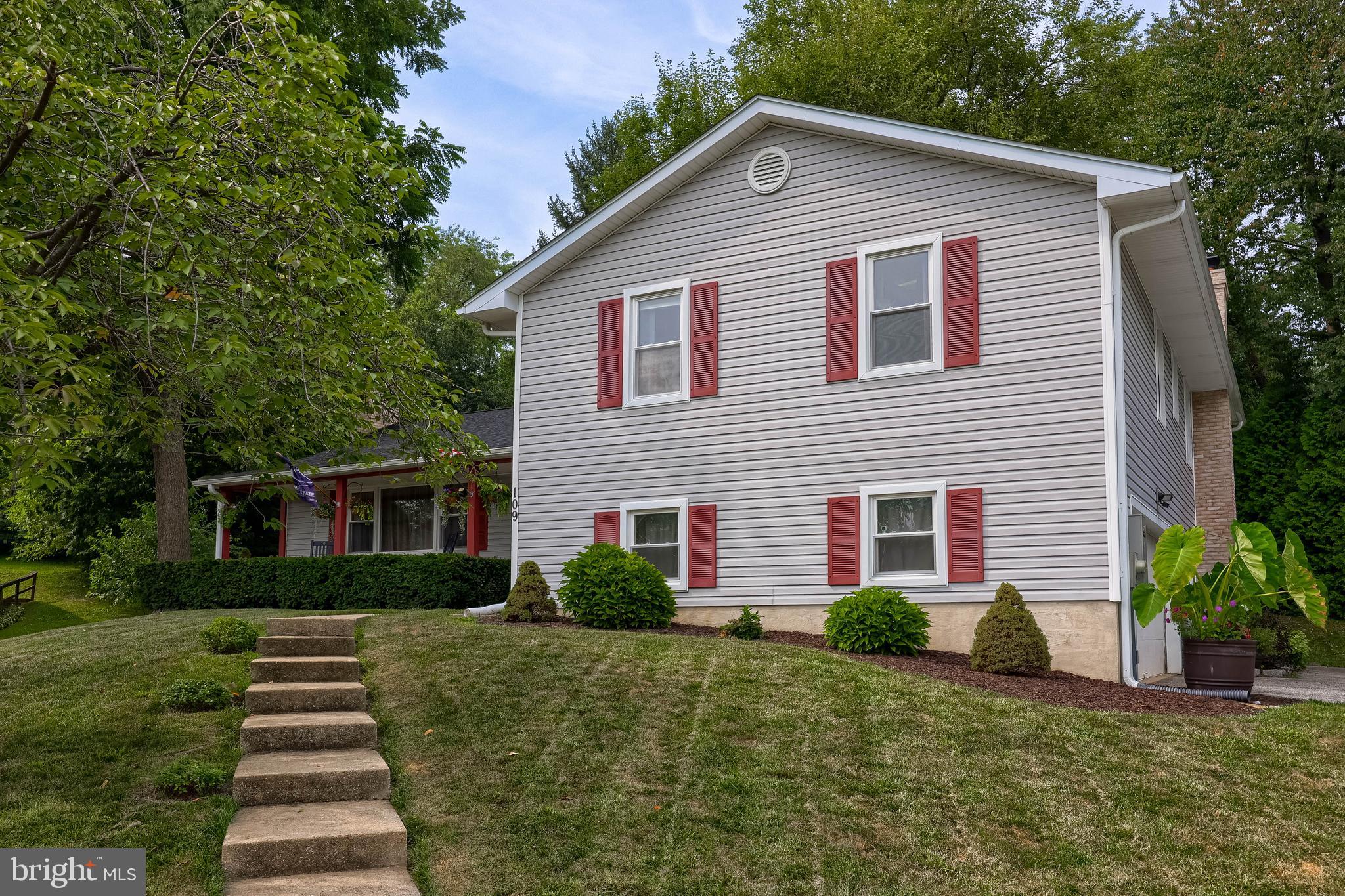 Imagine yourself in this spacious home on a quiet street, enjoying your morning coffee and savoring the lovely landscaping in a newly screened-in porch with a ceiling fan. Picture cozy evenings by one of two wood-burning fireplaces in the large family room or the living room, and the peace and quiet of a cul-de-sac location.
This home offers all of that and more, with recent fully remodeled main and en suite baths, and gorgeous hardwoods on the upper level adding a touch of elegance. Updated items include roof, hot water heater, carpet in the family room, light fixtures in foyer and hallway and fresh paint throughout. Kitchen floor, counter, backsplash and exhaust hood have been recently updated as well. Cable is wired through the outlets for added convenience.