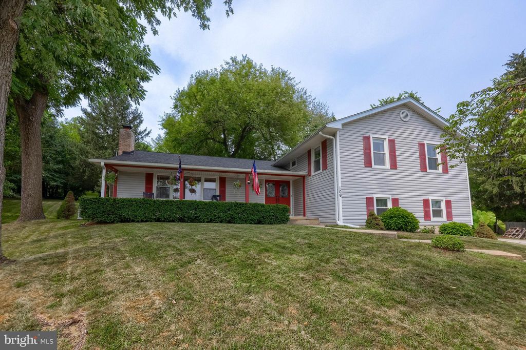 Photo of 109 Lyle Circle, YORK, PA 17403 (MLS # PAYK2089564)