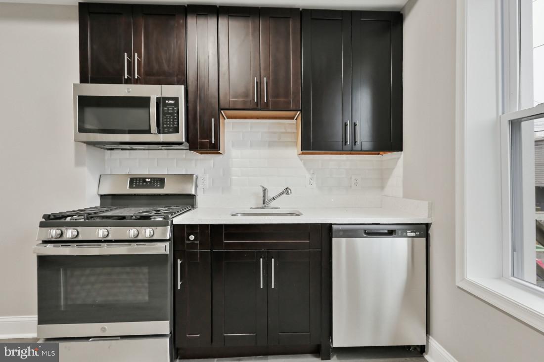 ELWOOD PARK - Residential